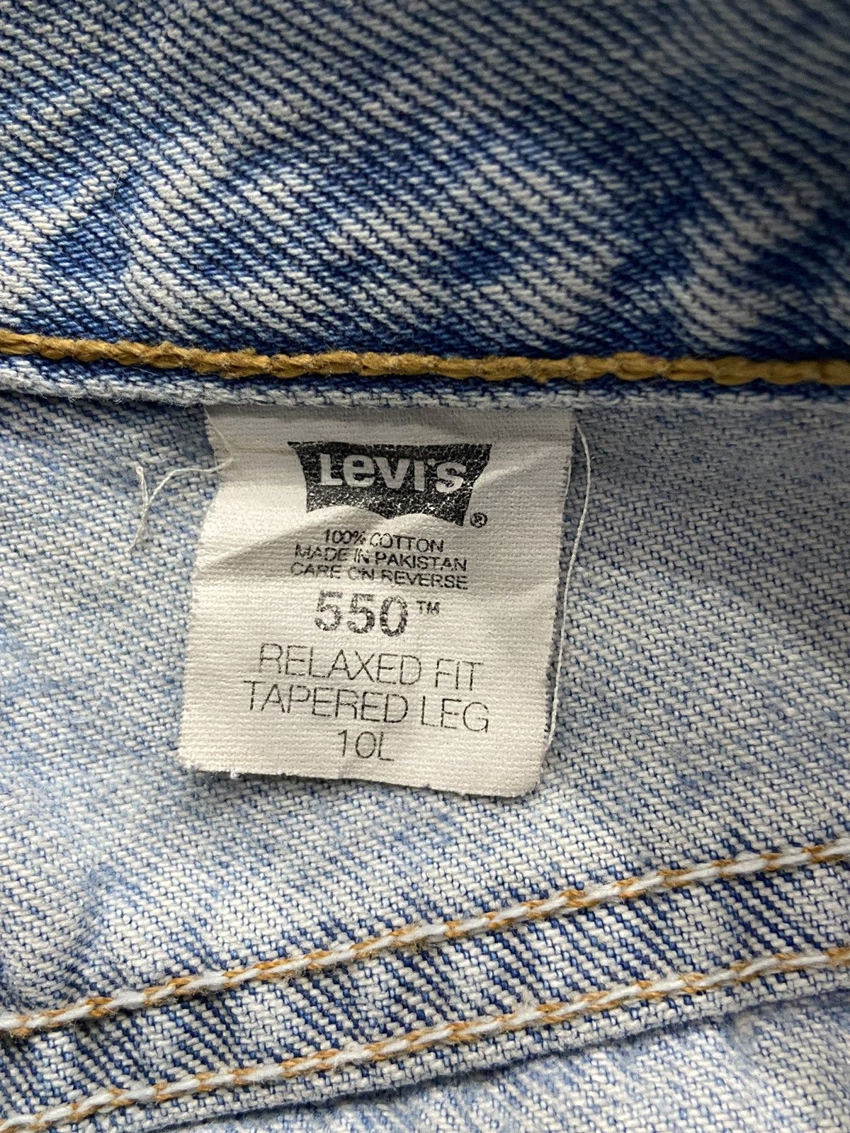 Levi's × Vintage Vintage Levi’s 550 Light Wash Relaxed Fit Tapered Leg Size US 30 / EU 46 - 21 Thumbnail