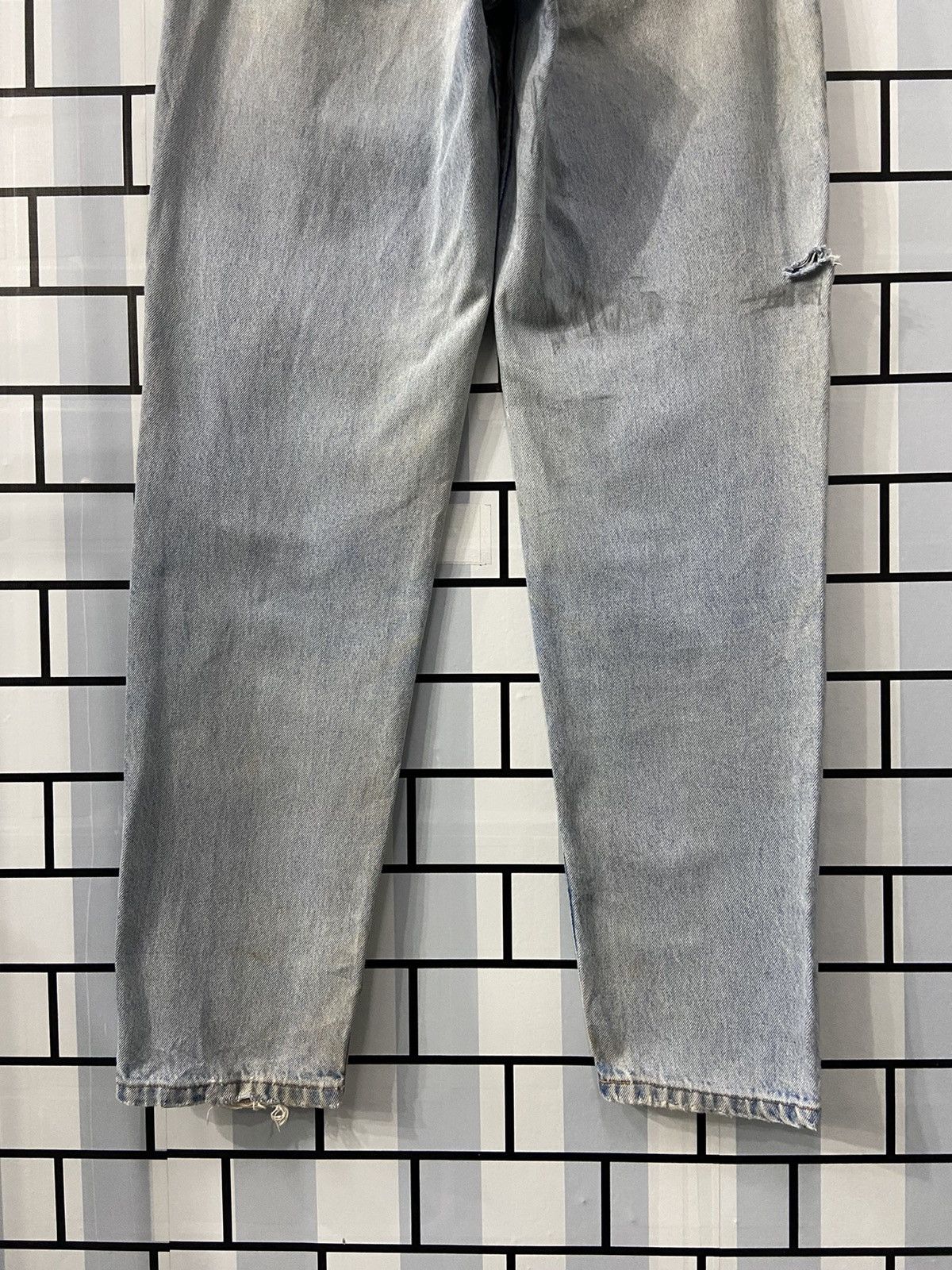 Levi's × Vintage Vintage Levi’s 550 Light Wash Relaxed Fit Tapered Leg Size US 30 / EU 46 - 11 Thumbnail