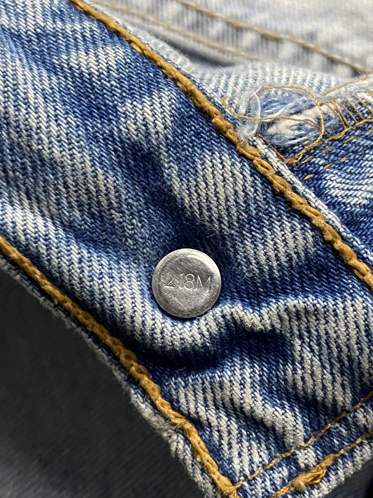 Levi's × Vintage Vintage Levi’s 550 Light Wash Relaxed Fit Tapered Leg Size US 30 / EU 46 - 22 Thumbnail