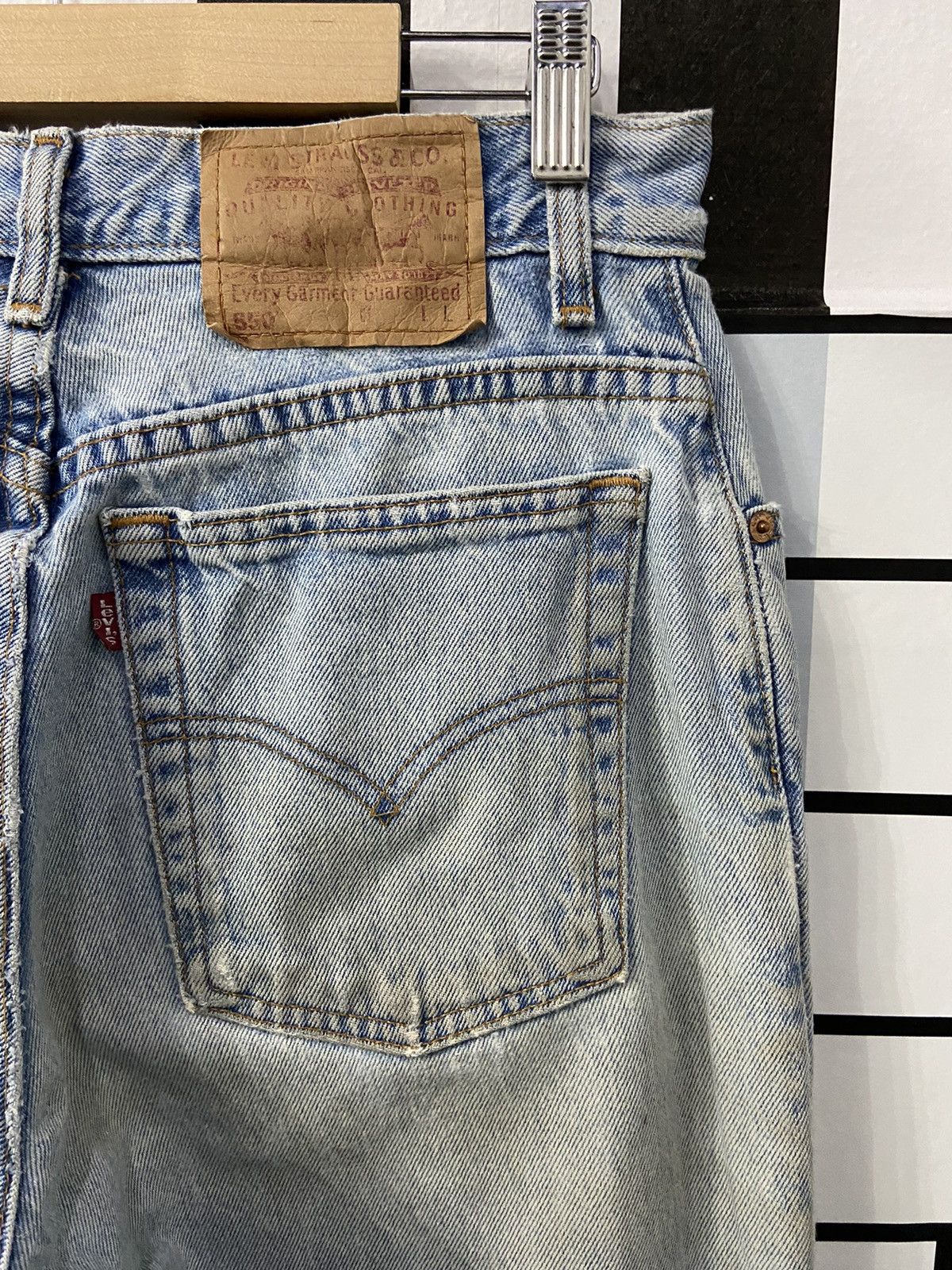 Levi's × Vintage Vintage Levi’s 550 Light Wash Relaxed Fit Tapered Leg Size US 30 / EU 46 - 17 Thumbnail