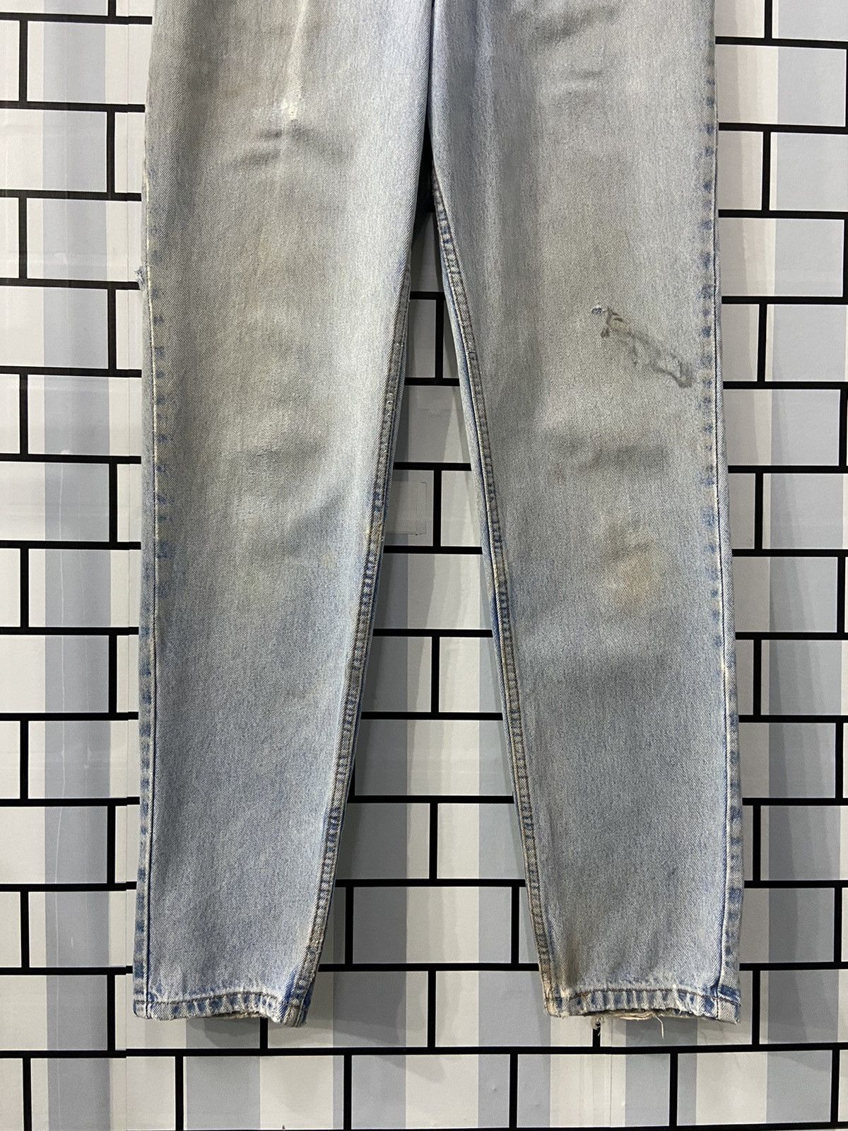 Levi's × Vintage Vintage Levi’s 550 Light Wash Relaxed Fit Tapered Leg Size US 30 / EU 46 - 4 Thumbnail