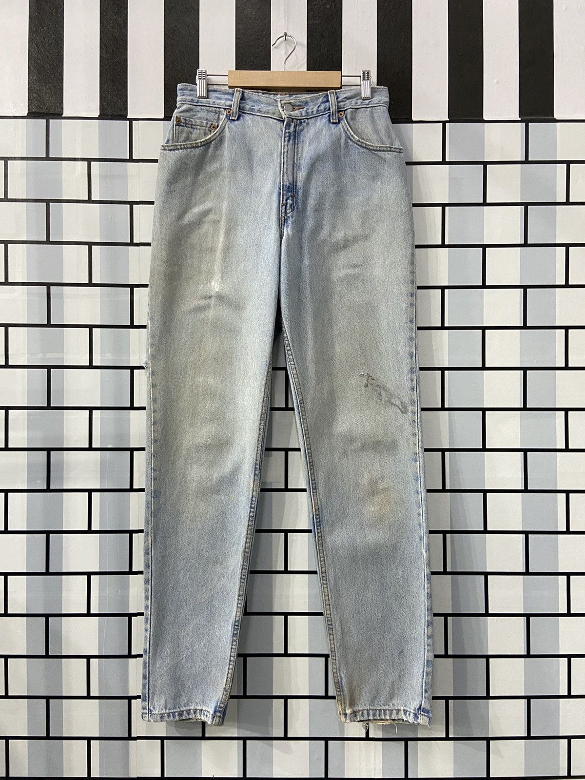 Levi's × Vintage Vintage Levi’s 550 Light Wash Relaxed Fit Tapered Leg Size US 30 / EU 46 - 1 Thumbnail