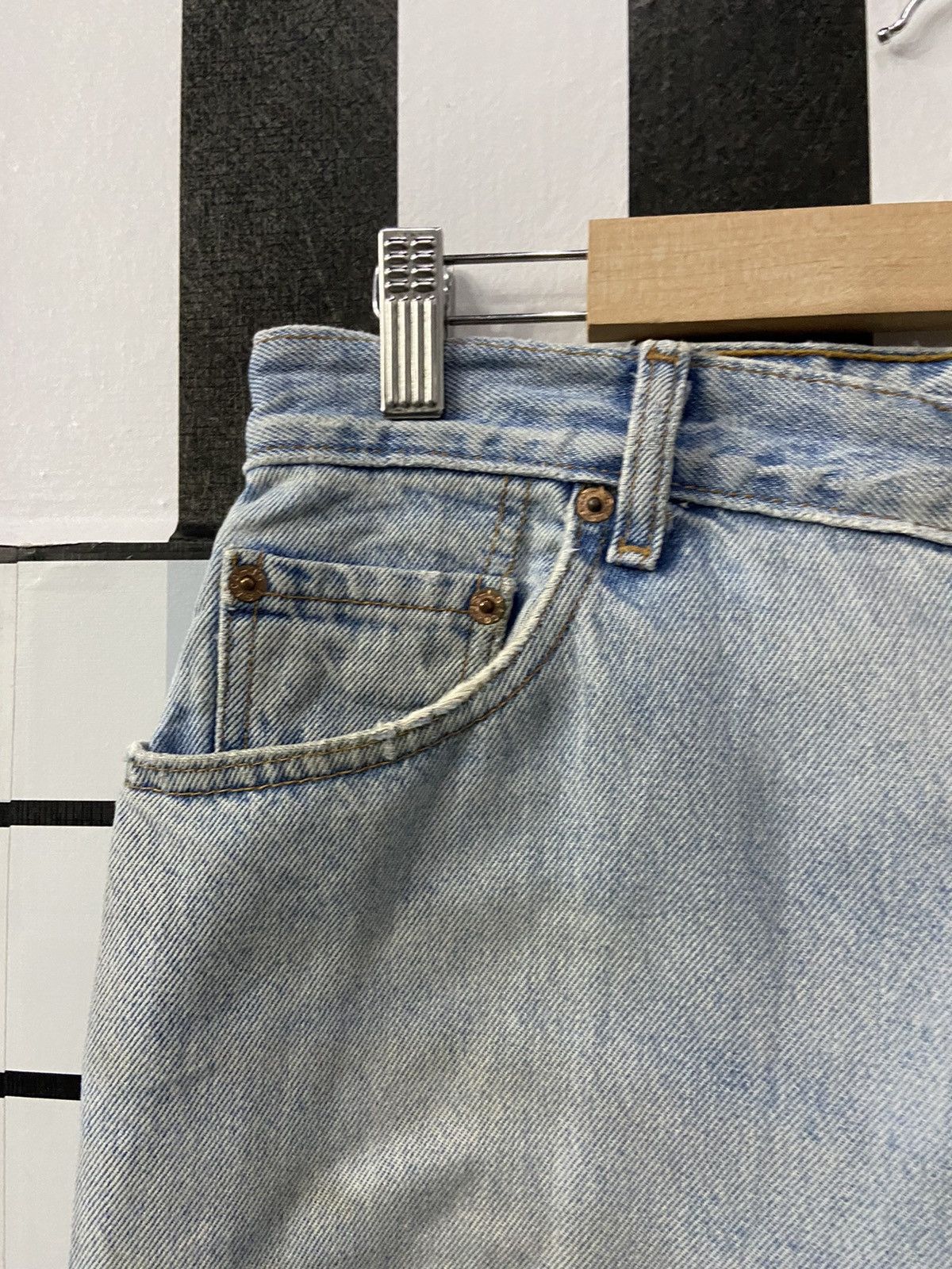 Levi's × Vintage Vintage Levi’s 550 Light Wash Relaxed Fit Tapered Leg Size US 30 / EU 46 - 9 Thumbnail