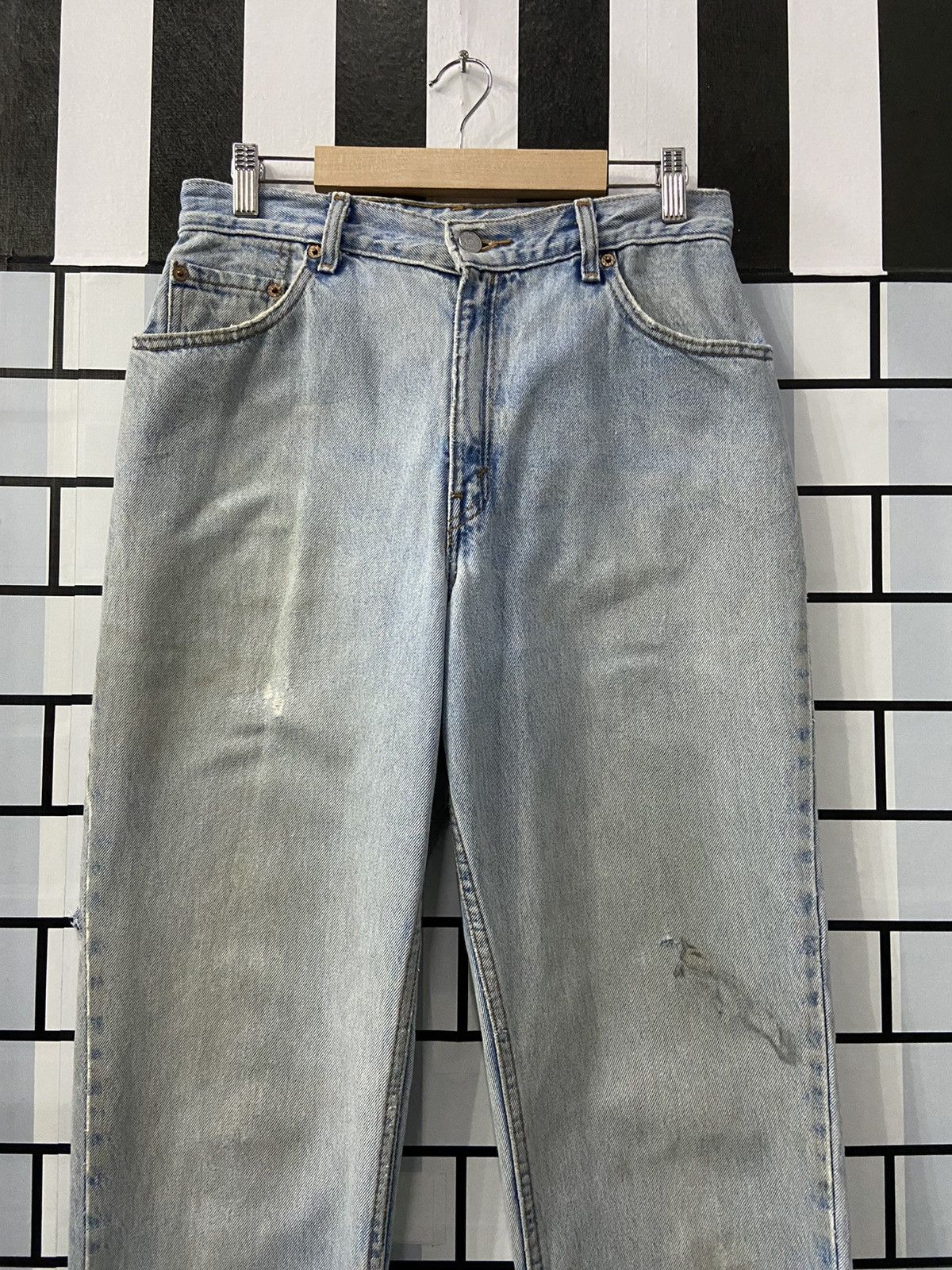 Levi's × Vintage Vintage Levi’s 550 Light Wash Relaxed Fit Tapered Leg Size US 30 / EU 46 - 3 Thumbnail