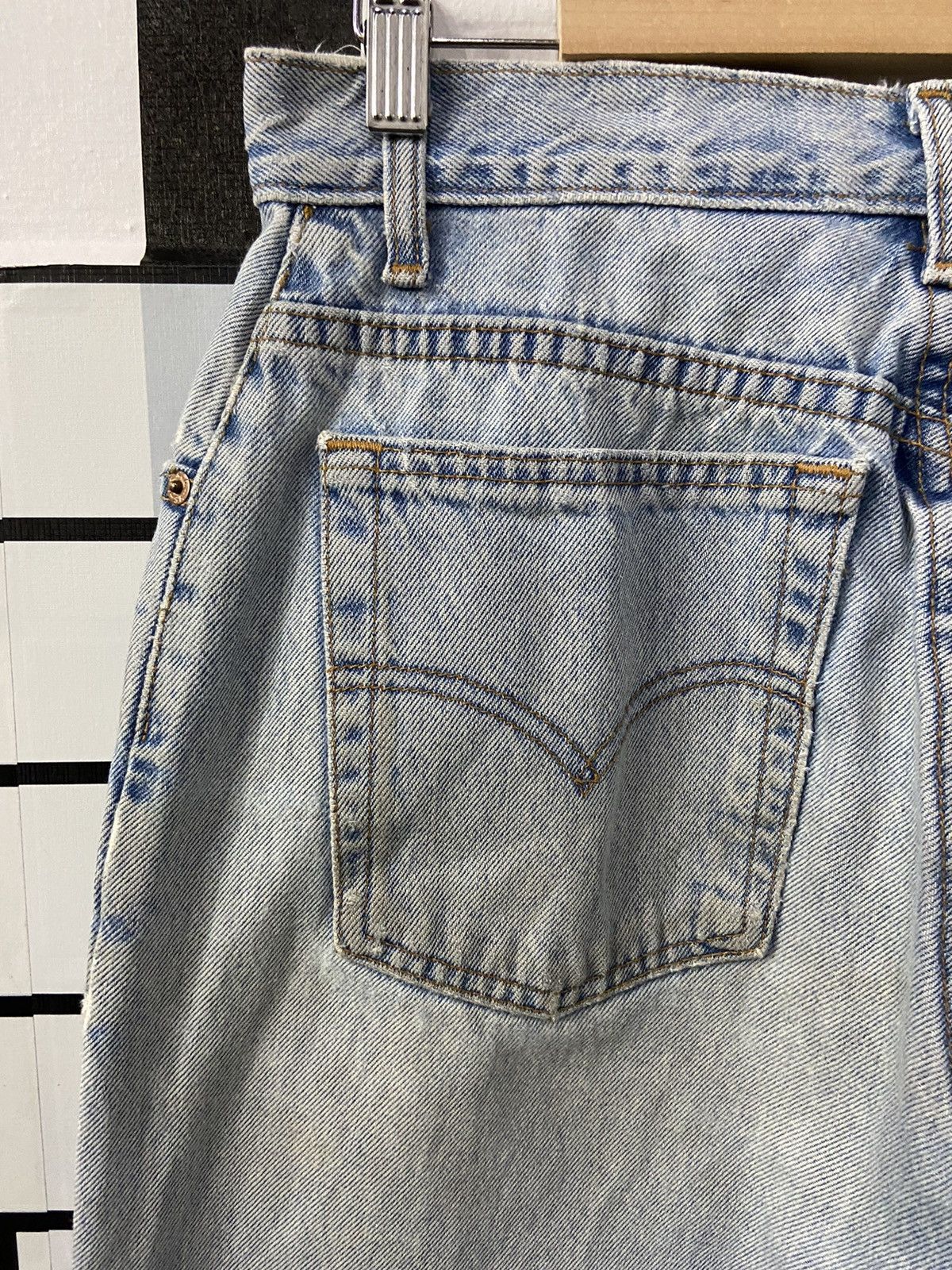Levi's × Vintage Vintage Levi’s 550 Light Wash Relaxed Fit Tapered Leg Size US 30 / EU 46 - 16 Thumbnail