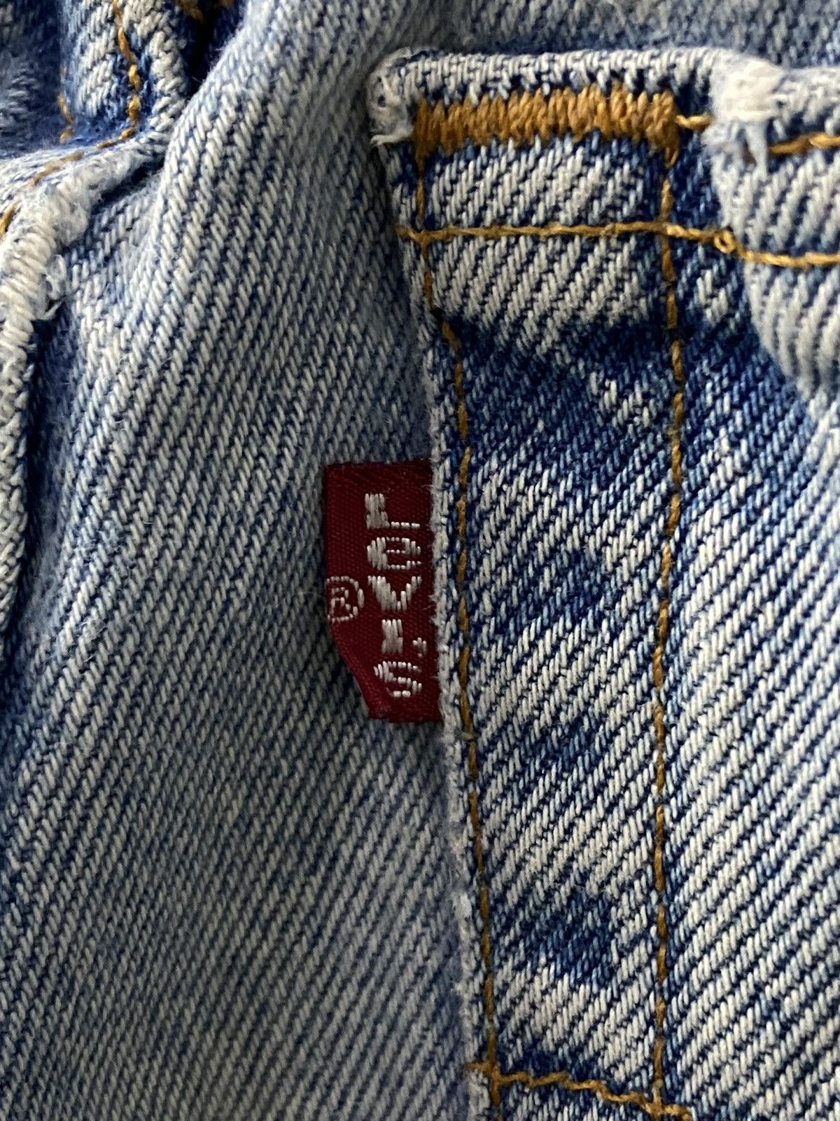 Levi's × Vintage Vintage Levi’s 550 Light Wash Relaxed Fit Tapered Leg Size US 30 / EU 46 - 18 Thumbnail
