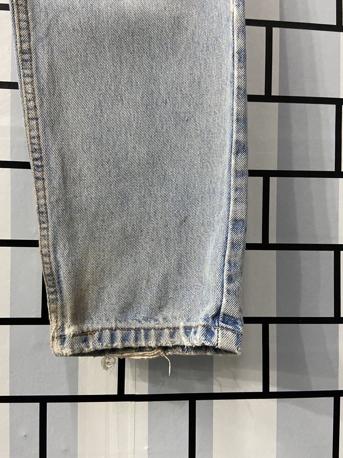Levi's × Vintage Vintage Levi’s 550 Light Wash Relaxed Fit Tapered Leg Size US 30 / EU 46 - 6 Thumbnail