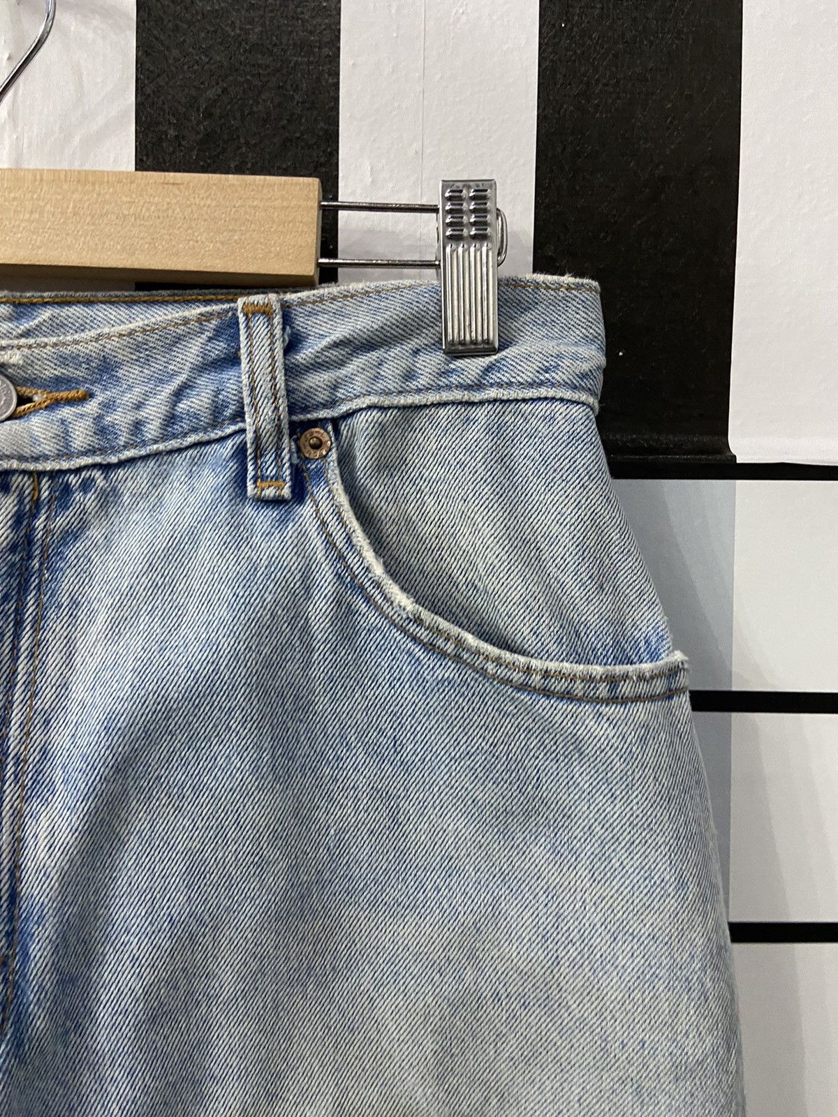 Levi's × Vintage Vintage Levi’s 550 Light Wash Relaxed Fit Tapered Leg Size US 30 / EU 46 - 10 Thumbnail