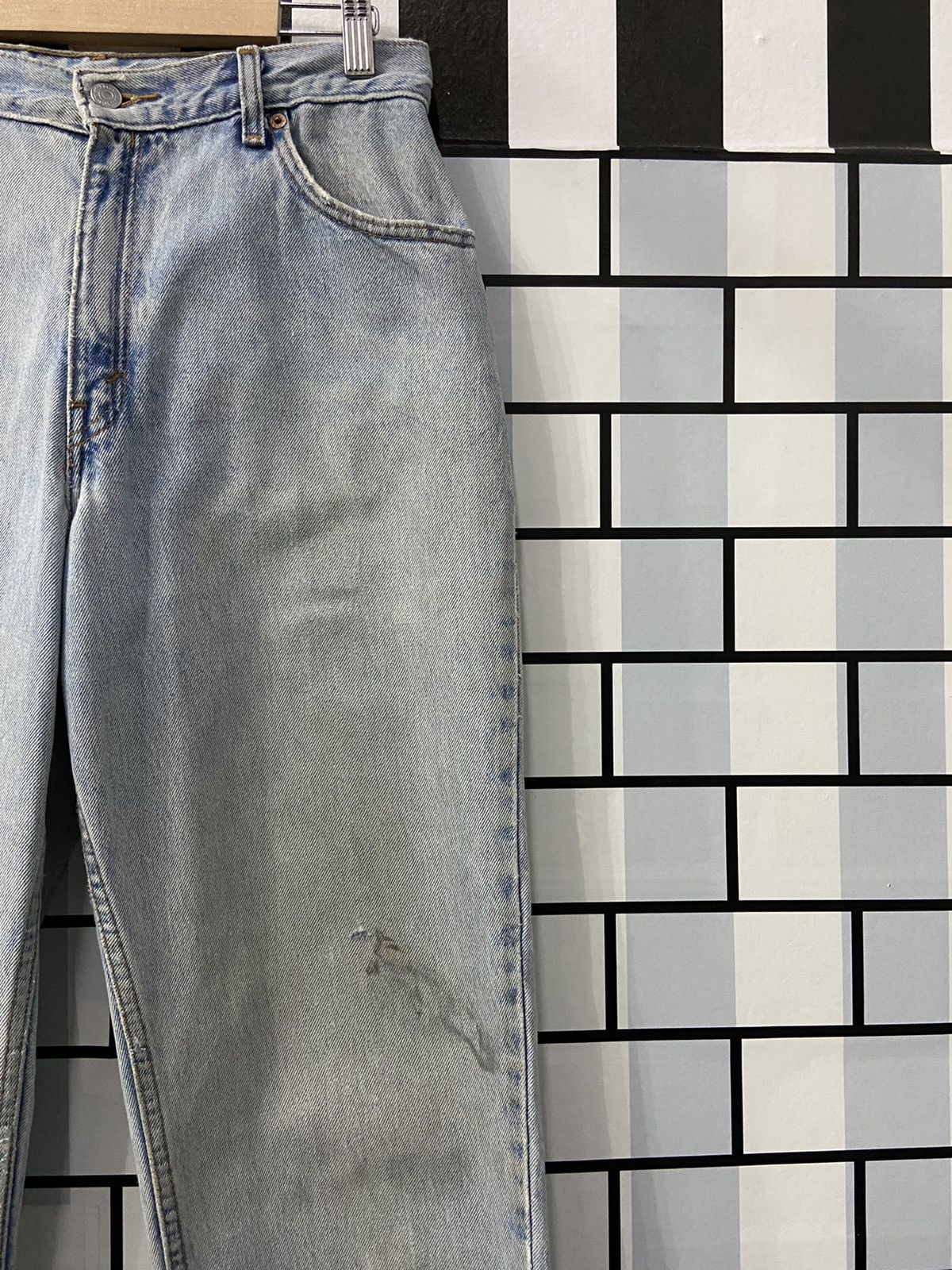 Levi's × Vintage Vintage Levi’s 550 Light Wash Relaxed Fit Tapered Leg Size US 30 / EU 46 - 7 Thumbnail