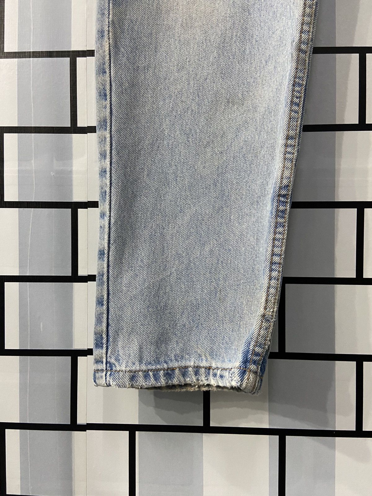 Levi's × Vintage Vintage Levi’s 550 Light Wash Relaxed Fit Tapered Leg Size US 30 / EU 46 - 5 Thumbnail