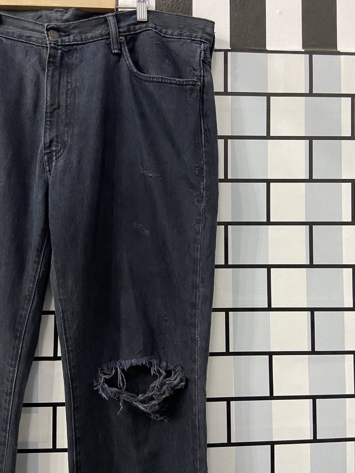Levi's × Vintage Vintage Levi’s 541 Faded Black Distressed Denim Pants Size US 43 - 7 Thumbnail