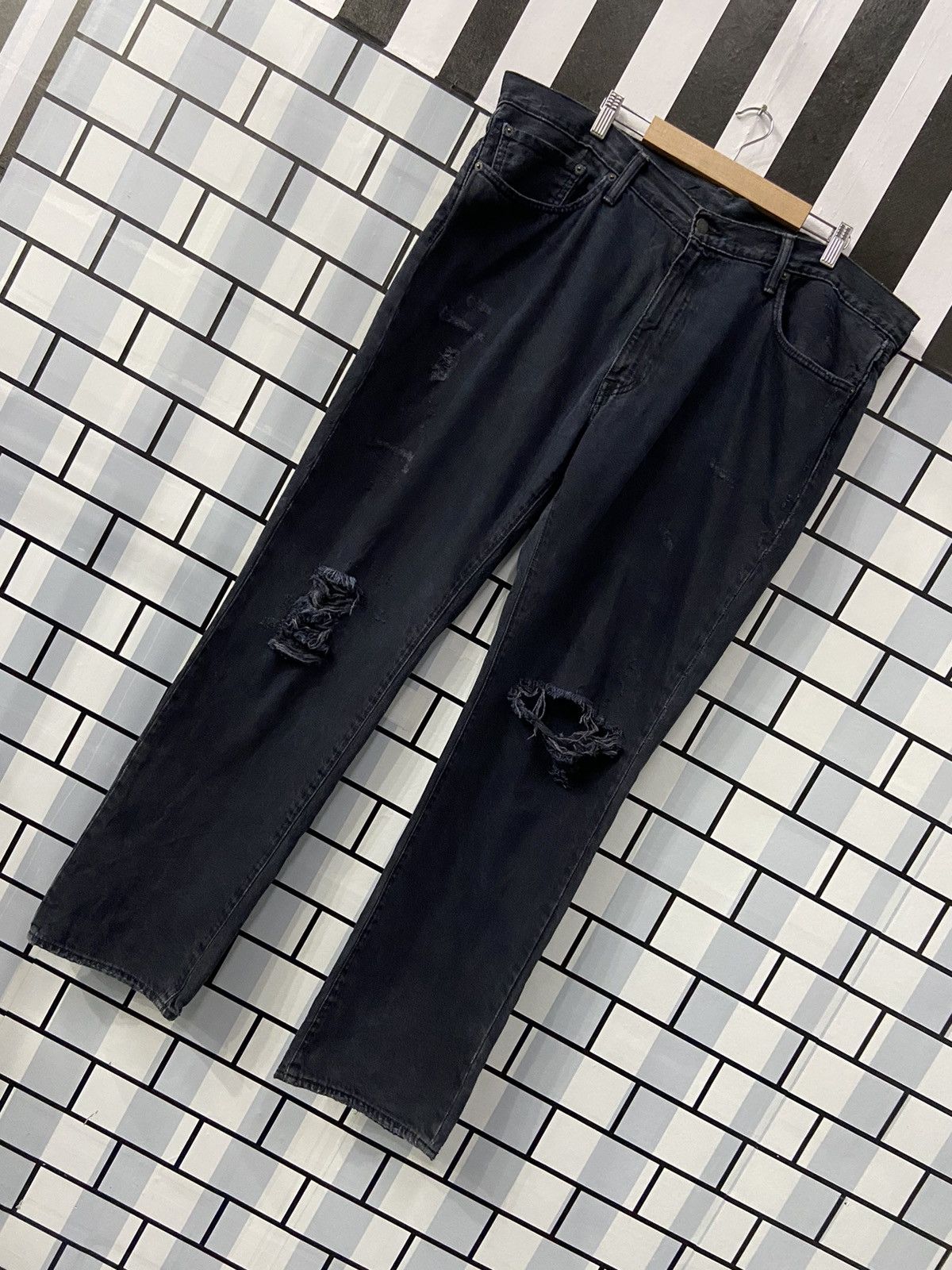 Levi's × Vintage Vintage Levi’s 541 Faded Black Distressed Denim Pants Size US 43 - 3 Thumbnail