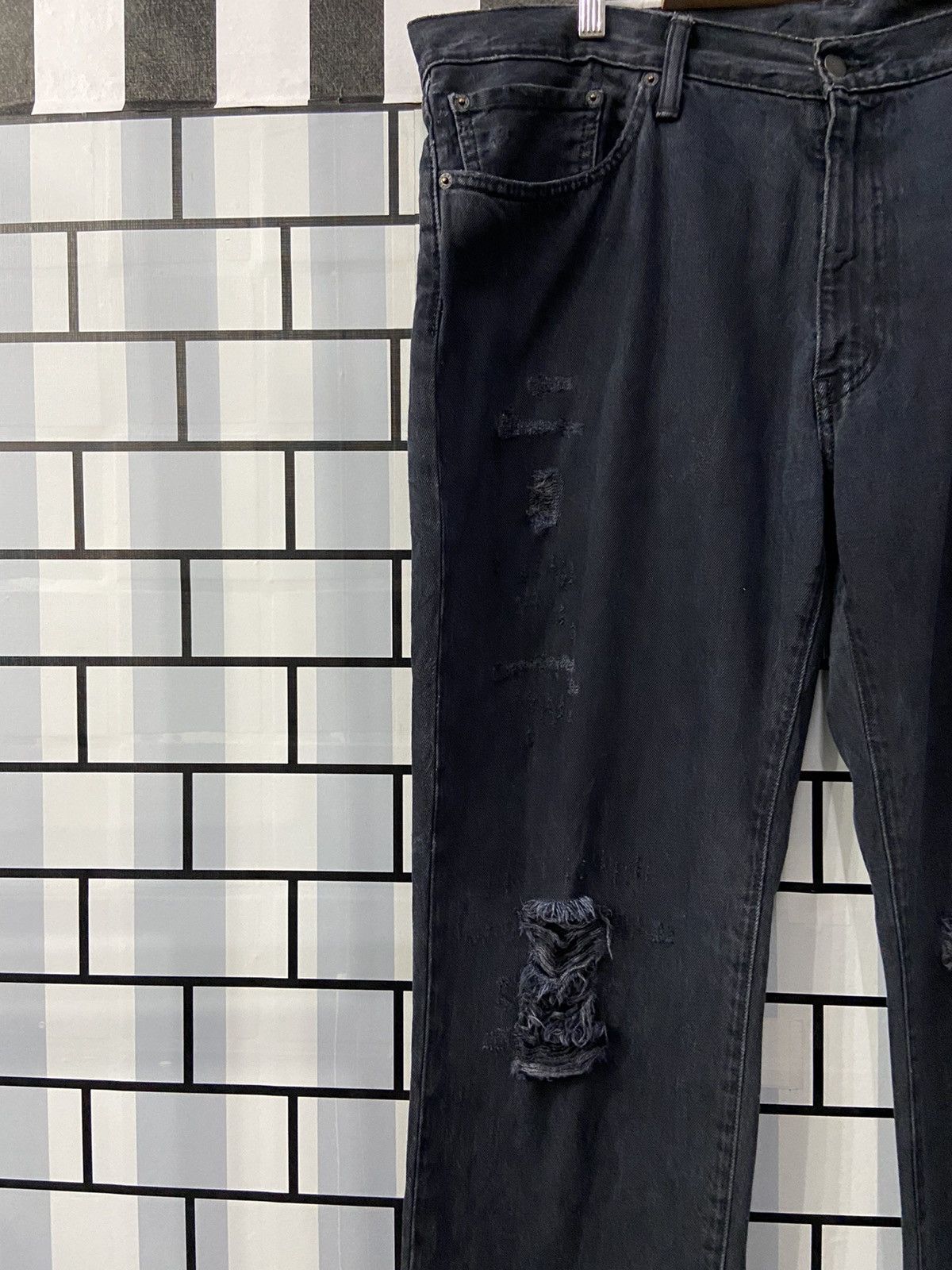 Levi's × Vintage Vintage Levi’s 541 Faded Black Distressed Denim Pants Size US 43 - 6 Thumbnail
