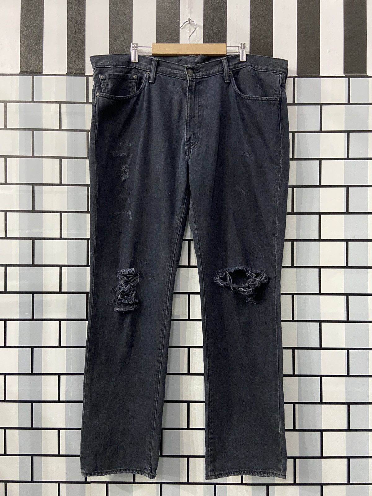 Levi's × Vintage Vintage Levi’s 541 Faded Black Distressed Denim Pants Size US 43 - 1 Thumbnail
