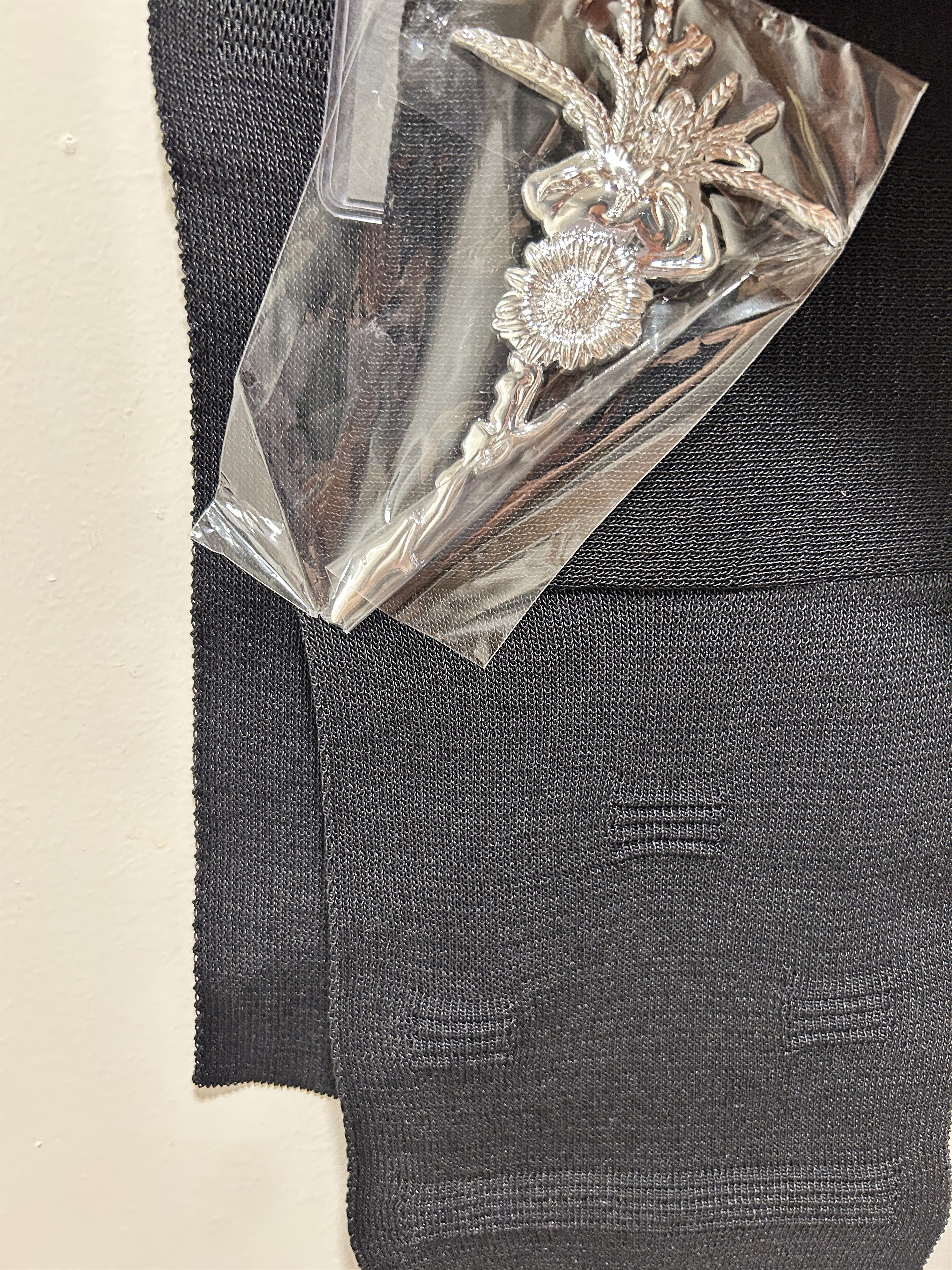 Kiko Kostadinov KIKO KOSTADINOV WESSEX KNIT SCARF WITH BROOCH Size ONE SIZE - 6 Thumbnail