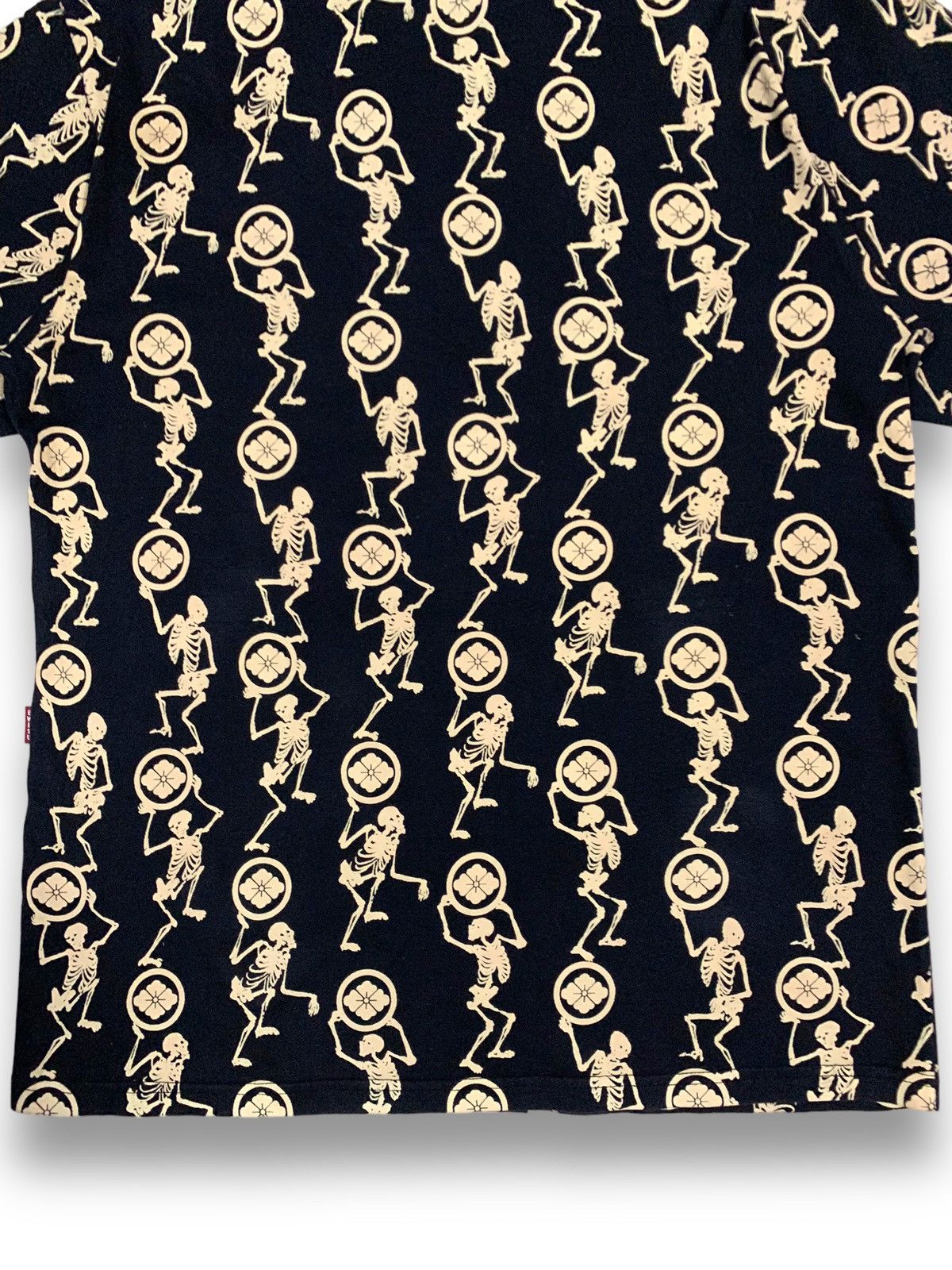 Evisu Vintage Evisu Dancing Skeletons All-Overprint Punk T-shirt Size US M / EU 48-50 / 2 - 11 Thumbnail