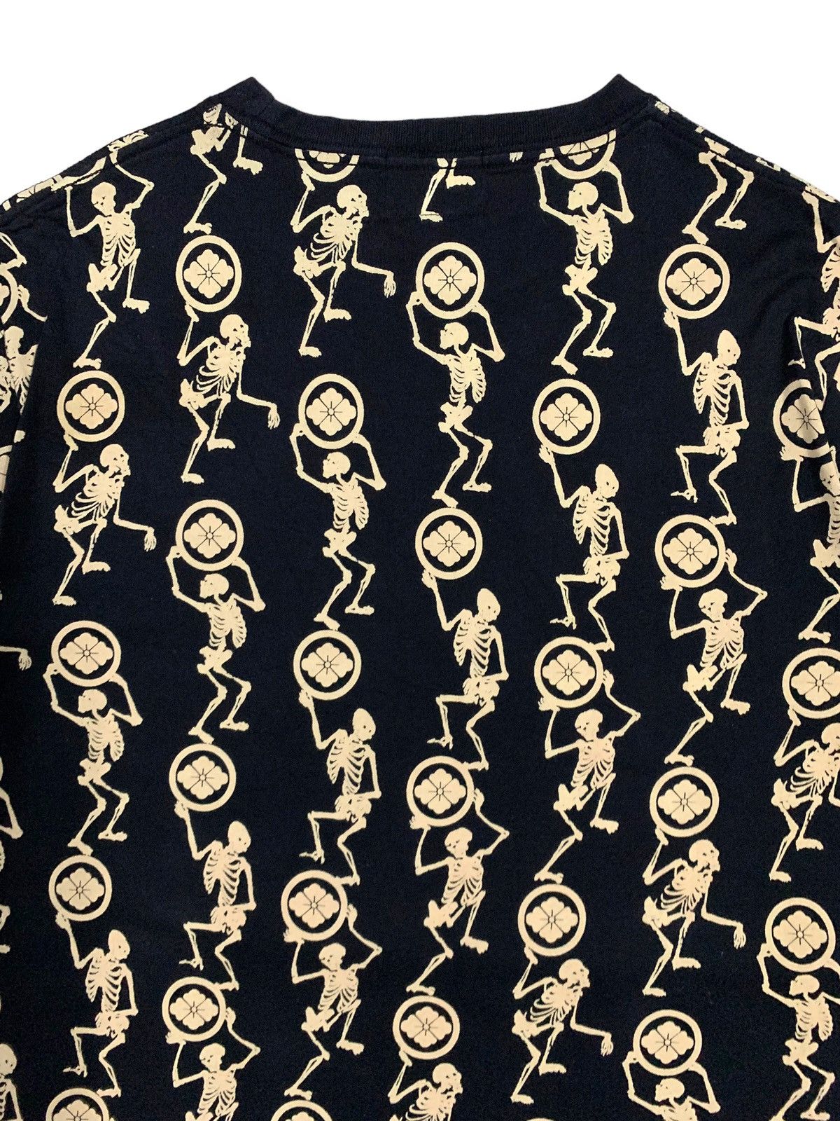 Evisu Vintage Evisu Dancing Skeletons All-Overprint Punk T-shirt Size US M / EU 48-50 / 2 - 10 Thumbnail