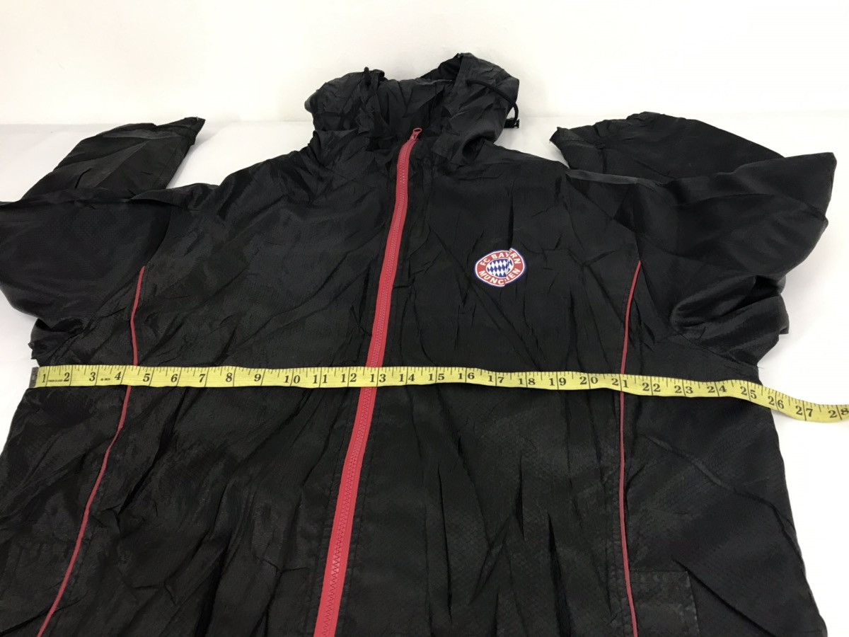 Japanese Brand Fc Bayern Munchen Parkas Windbreaker Hiking Jacket Size L / US 10 / IT 46 - 5 Thumbnail