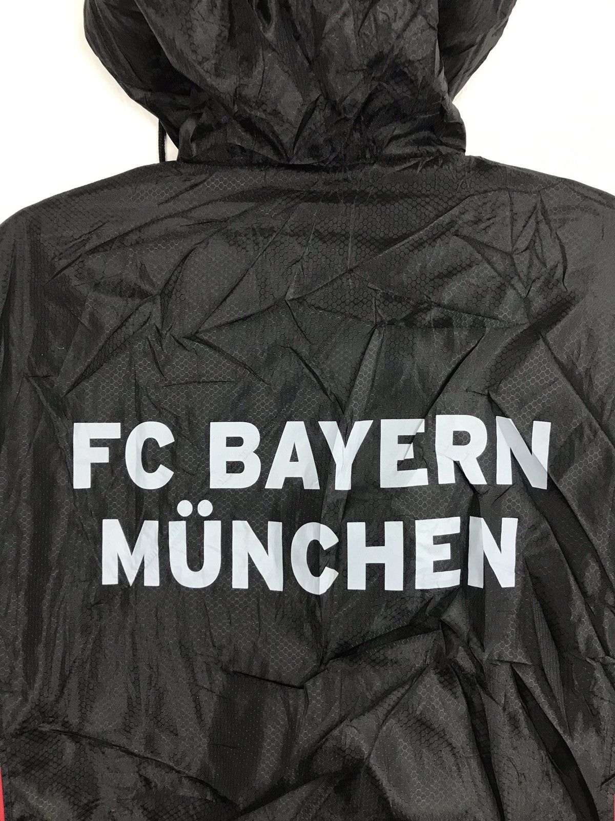 Japanese Brand Fc Bayern Munchen Parkas Windbreaker Hiking Jacket Size L / US 10 / IT 46 - 2 Thumbnail