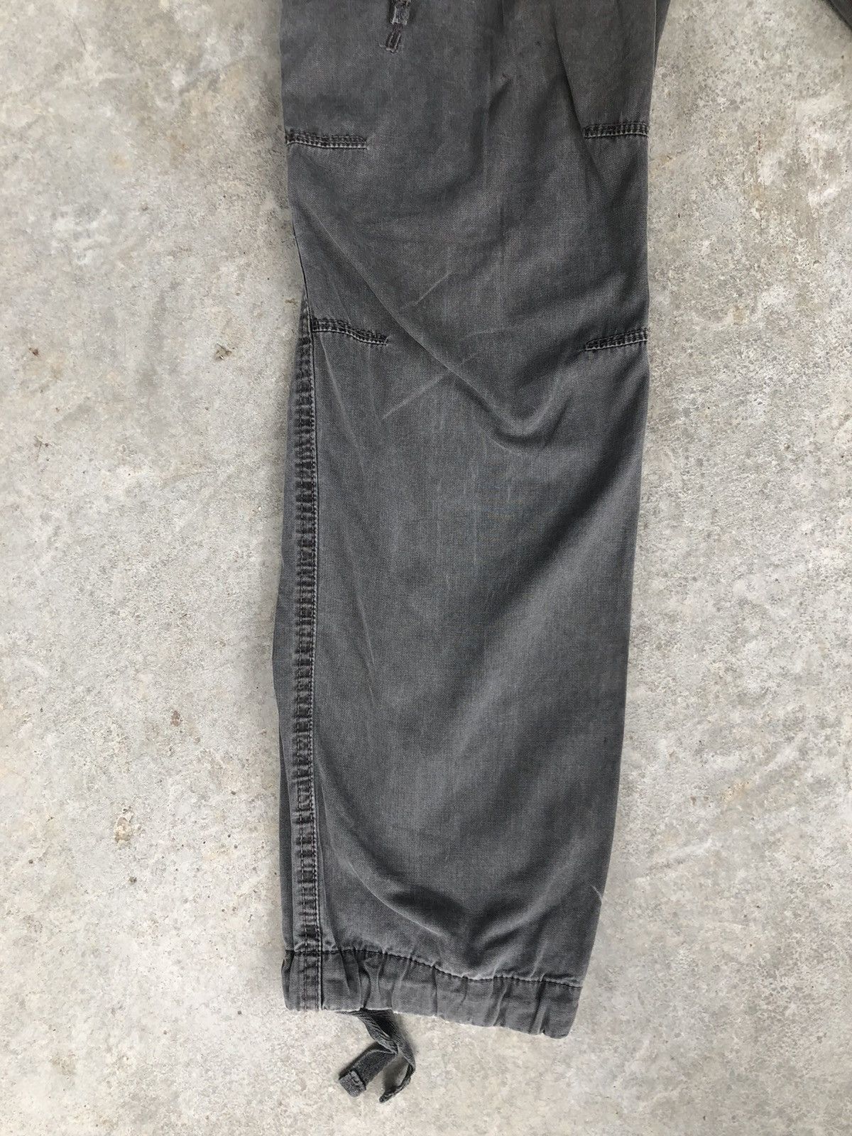 Uniqlo uniqlo cargo pants tactical multipocket bondage distressed Size US 33 - 4 Thumbnail