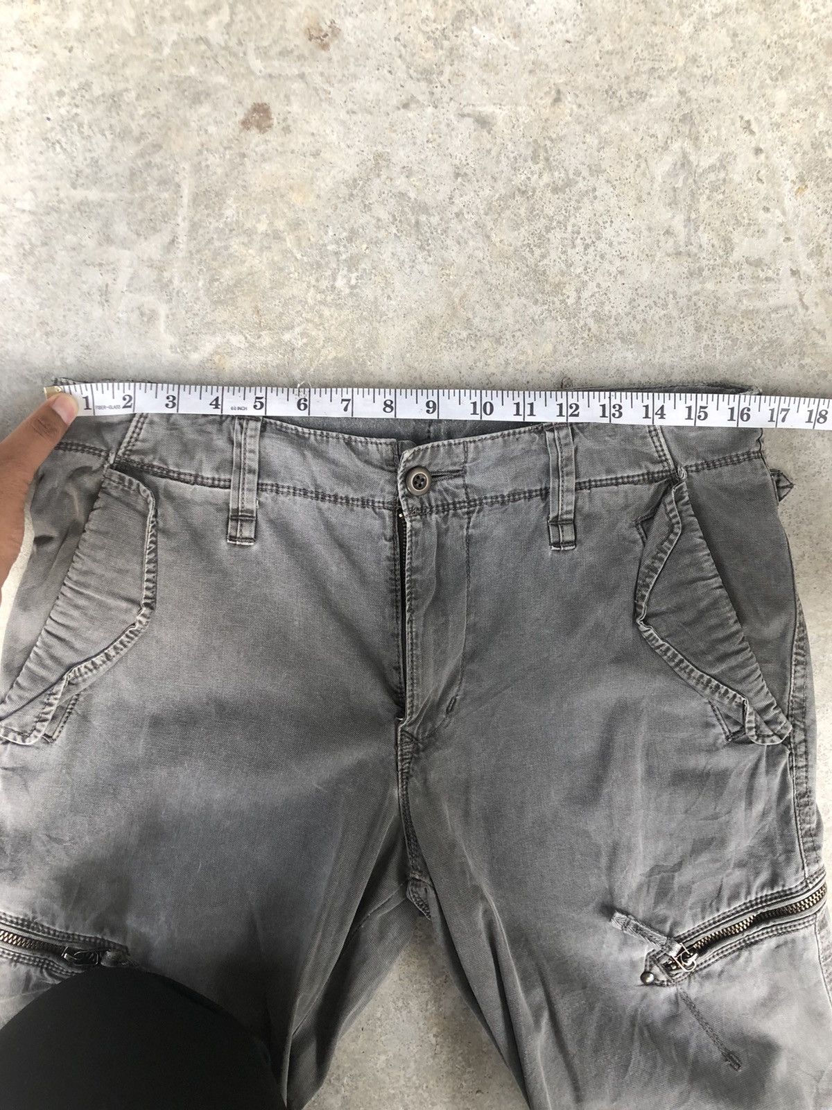 Uniqlo uniqlo cargo pants tactical multipocket bondage distressed Size US 33 - 12 Thumbnail