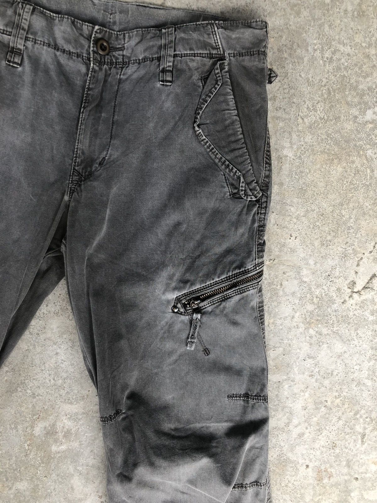 Uniqlo uniqlo cargo pants tactical multipocket bondage distressed Size US 33 - 3 Thumbnail