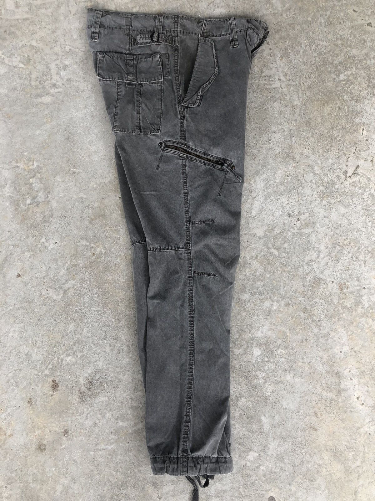 Uniqlo uniqlo cargo pants tactical multipocket bondage distressed Size US 33 - 11 Thumbnail