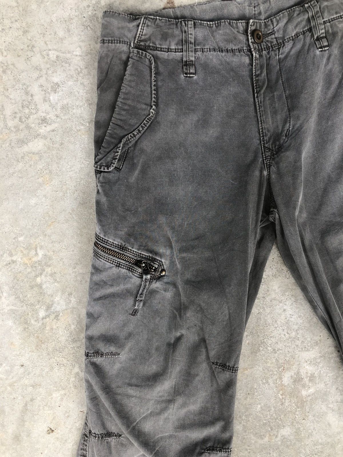 Uniqlo uniqlo cargo pants tactical multipocket bondage distressed Size US 33 - 2 Thumbnail