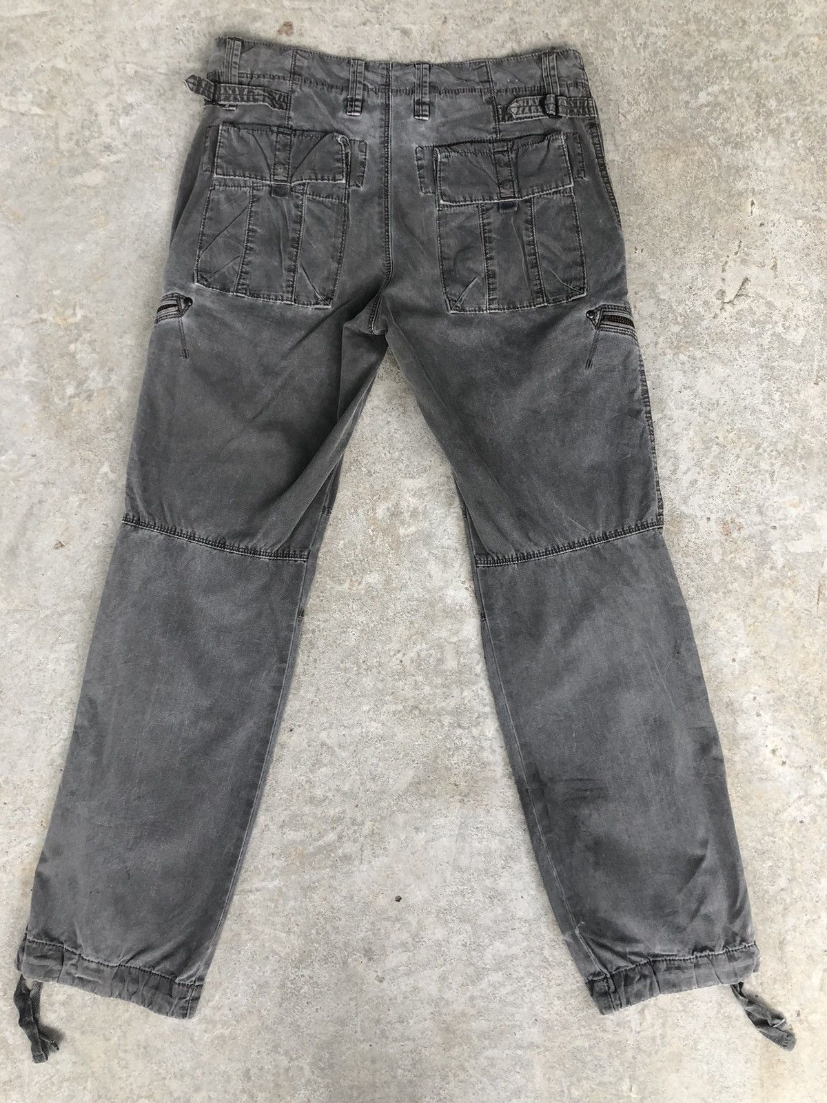 Uniqlo uniqlo cargo pants tactical multipocket bondage distressed Size US 33 - 7 Thumbnail