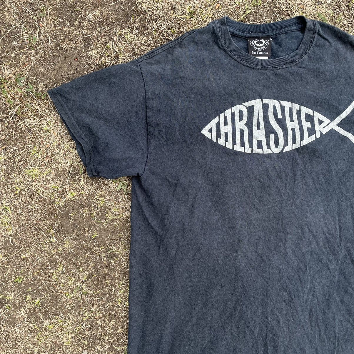 Vintage Vintage Y2K Thrasher Fish Logo Skate Wear Sun Faded Size US S / EU 44-46 / 1 - 3 Thumbnail