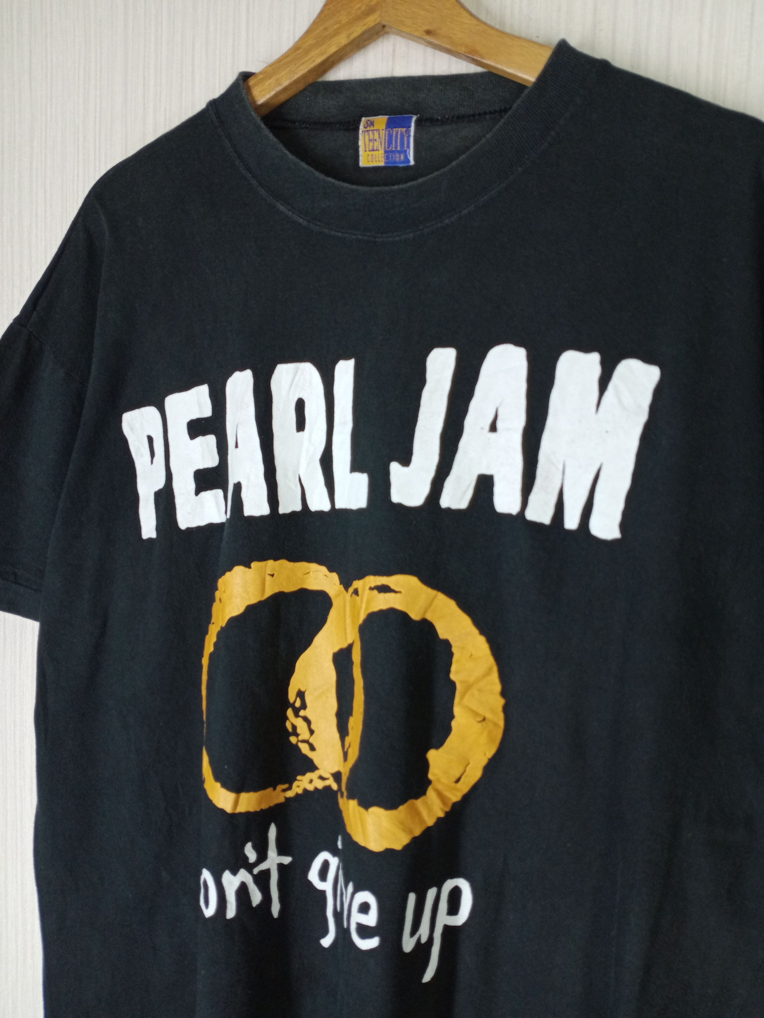 Band Tees Rare Vintage 90s Pearl Jam "Don't Give Up" Tshirt Size US XL / EU 56 / 4 - 2 Thumbnail