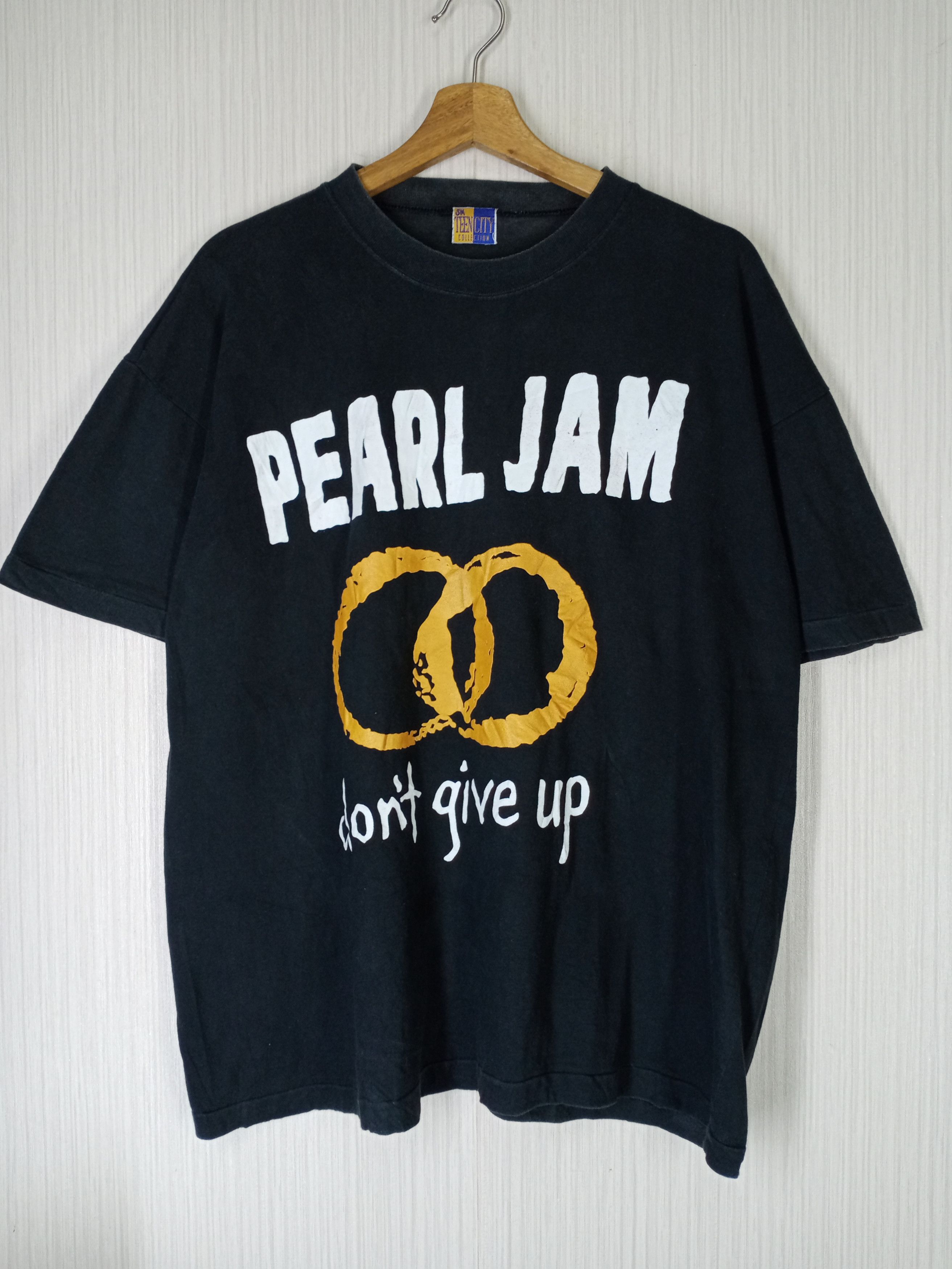 Band Tees Rare Vintage 90s Pearl Jam "Don't Give Up" Tshirt Size US XL / EU 56 / 4 - 1 Thumbnail