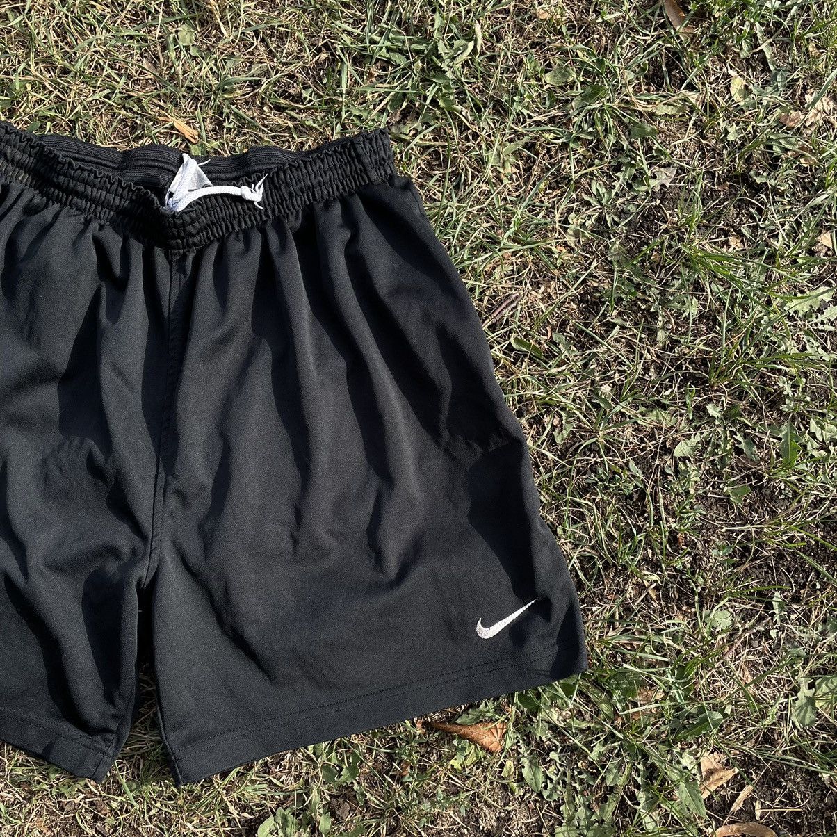 Vintage Vintage 90s Nike Swoosh Shorts Baggy Streetwear Faded 34 Size US 34 / EU 50 - 2 Thumbnail