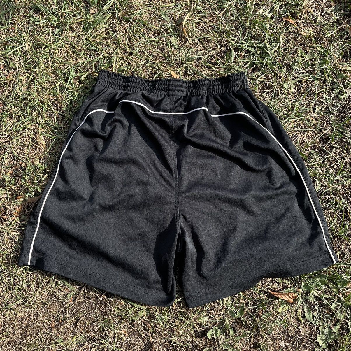 Vintage Vintage 90s Nike Swoosh Shorts Baggy Streetwear Faded 34 Size US 34 / EU 50 - 5 Thumbnail
