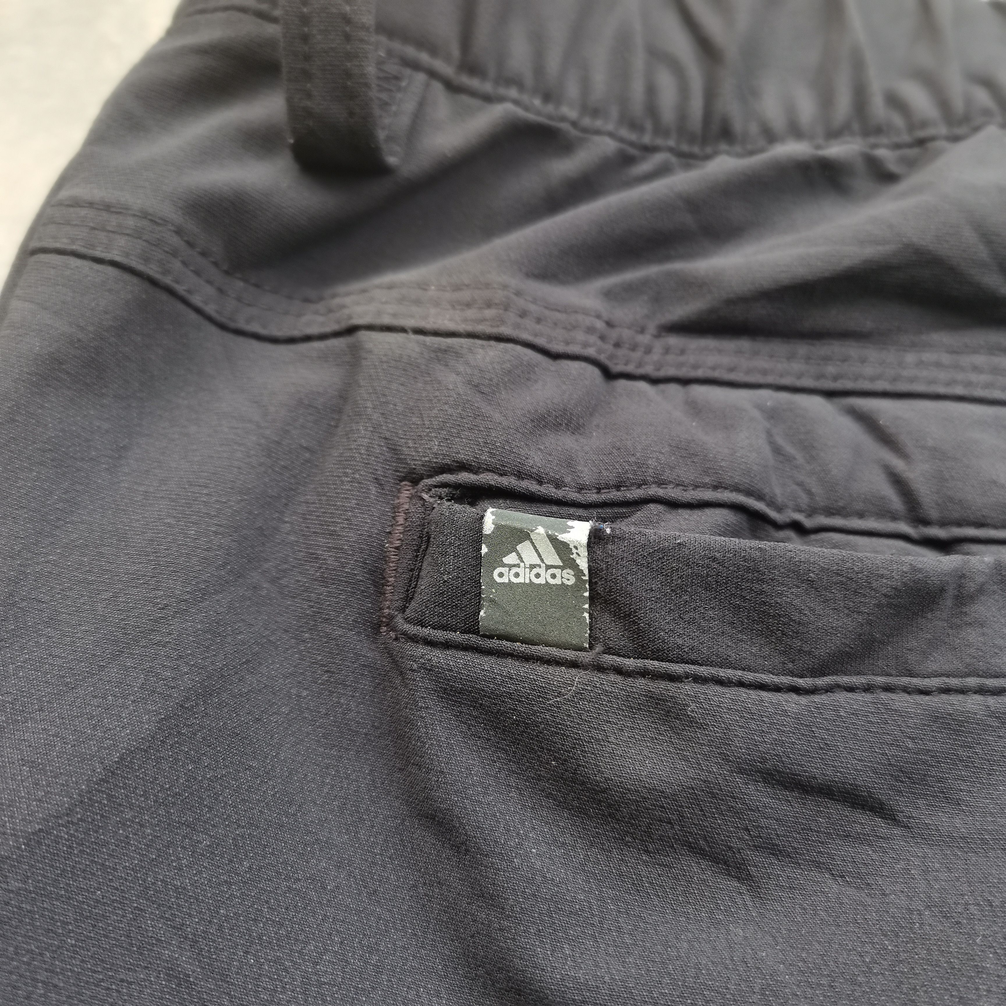 Adidas Offer🔥 Vintage ADIDAS Black Joggers Pants Size US 33 - 7 Thumbnail
