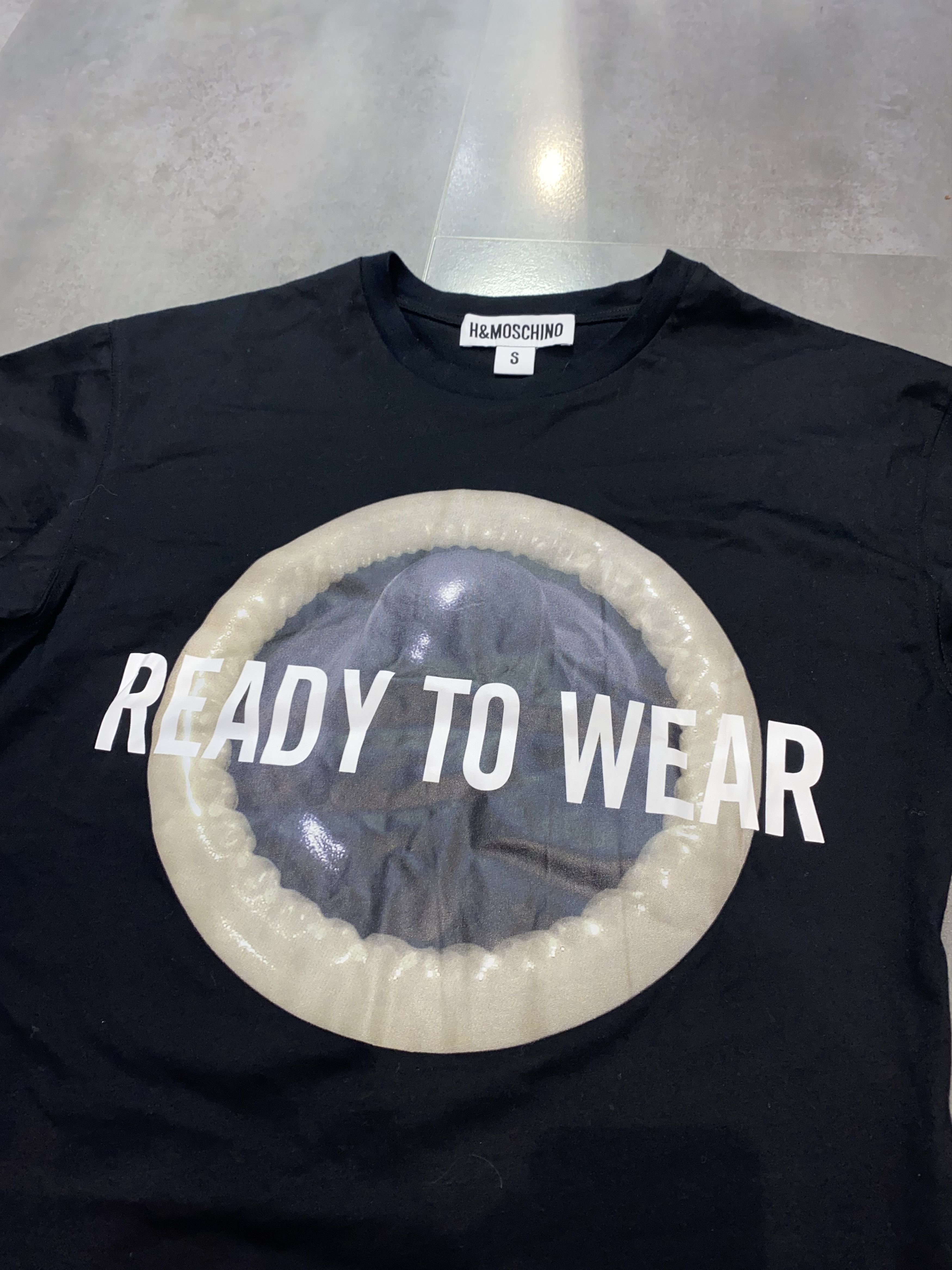 Moschino FW18 Moschino X H&M "Ready To Wear" Abstract Logo T-Shirt Size US S / EU 44-46 / 1 - 9 Thumbnail