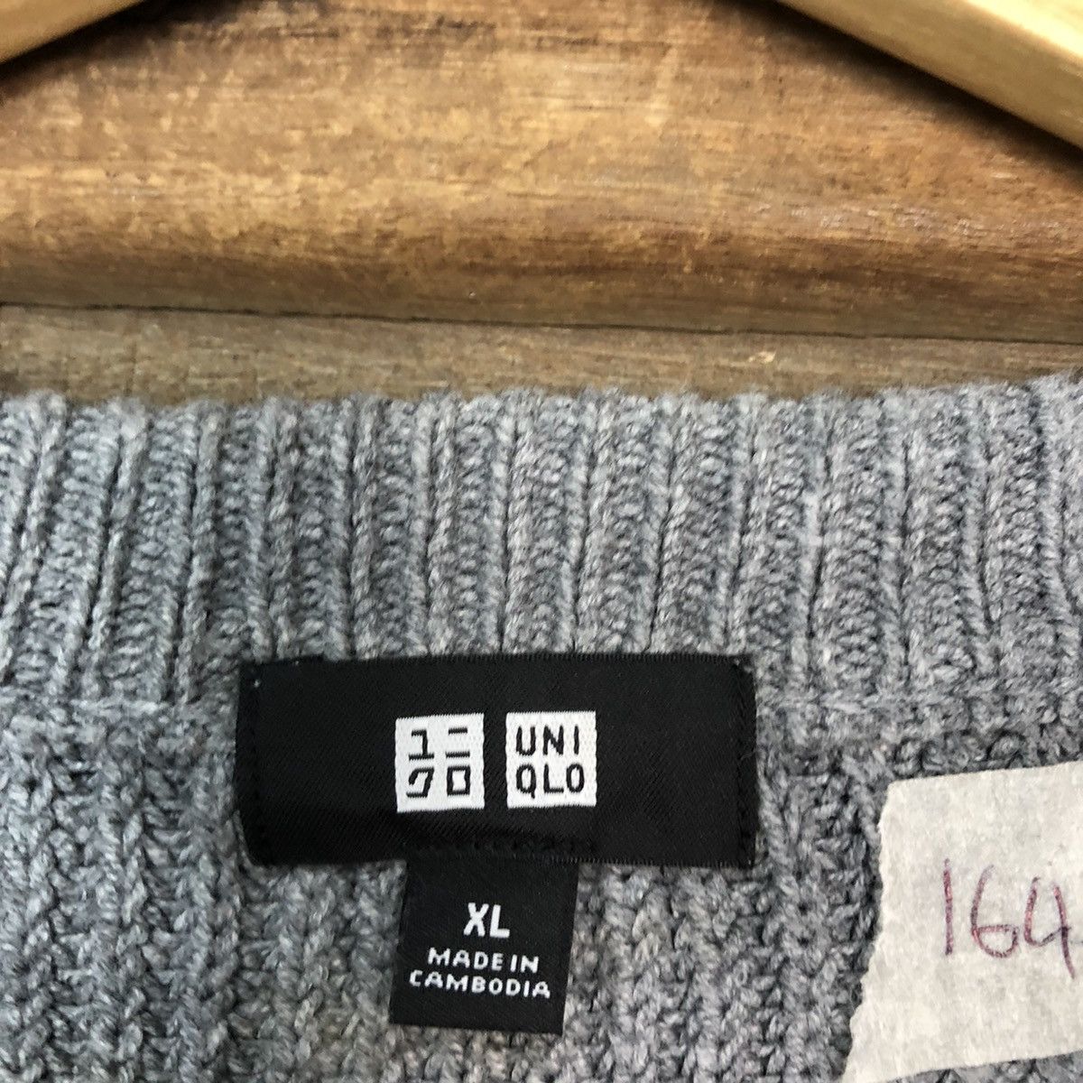 Vintage Uniqlo Japan faded plain sweatshirt Knitwear #164B Size US L / EU 52-54 / 3 - 10 Thumbnail