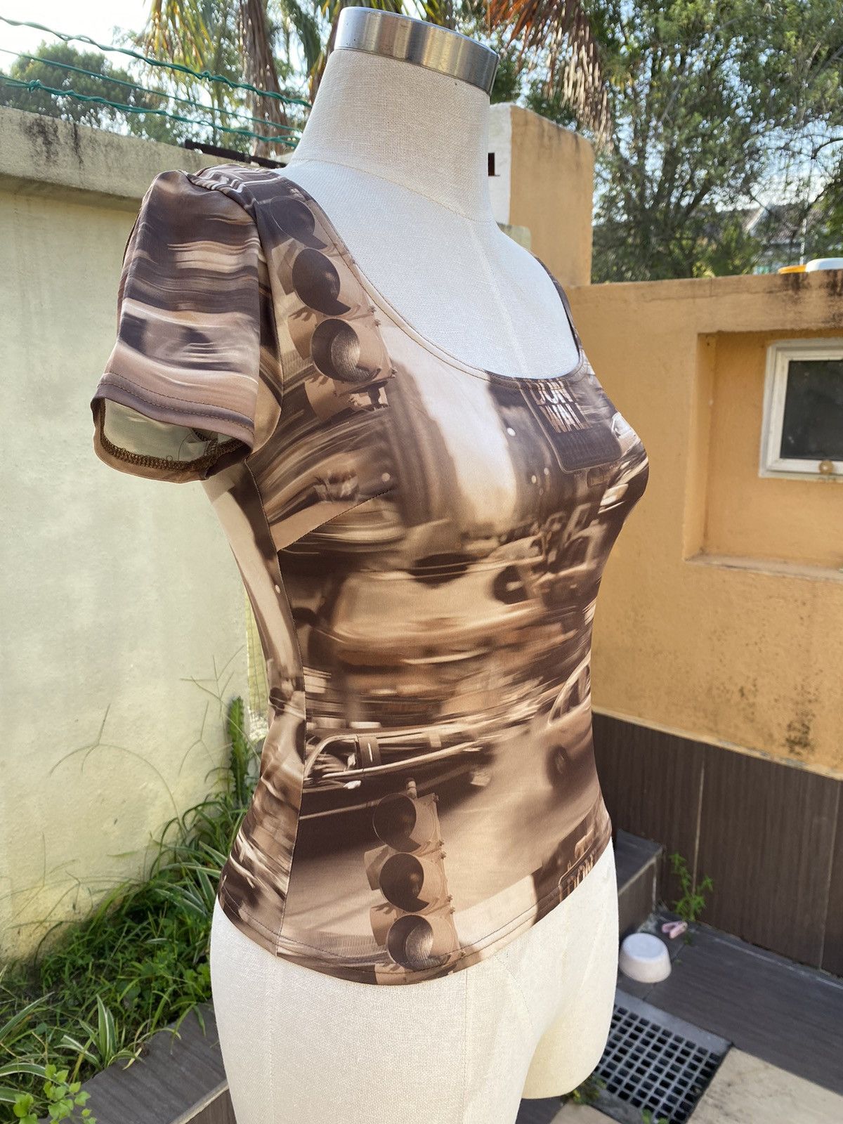 Japanese Brand overprinted tee Size S / US 4 / IT 40 - 5 Thumbnail
