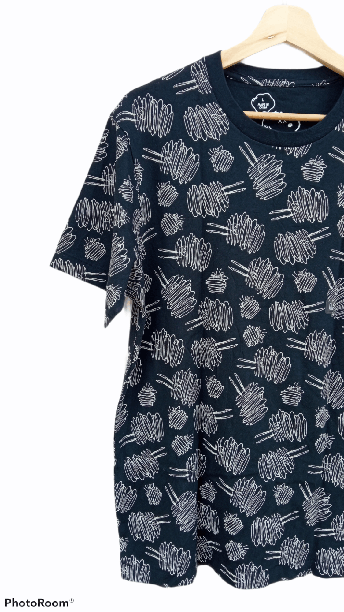 Japanese Brand × Kaws × Uniqlo 🔥🔥UT x Kaws x Peanuts All Over Fullprint T-Shirt Size US M / EU 48-50 / 2 - 4 Thumbnail