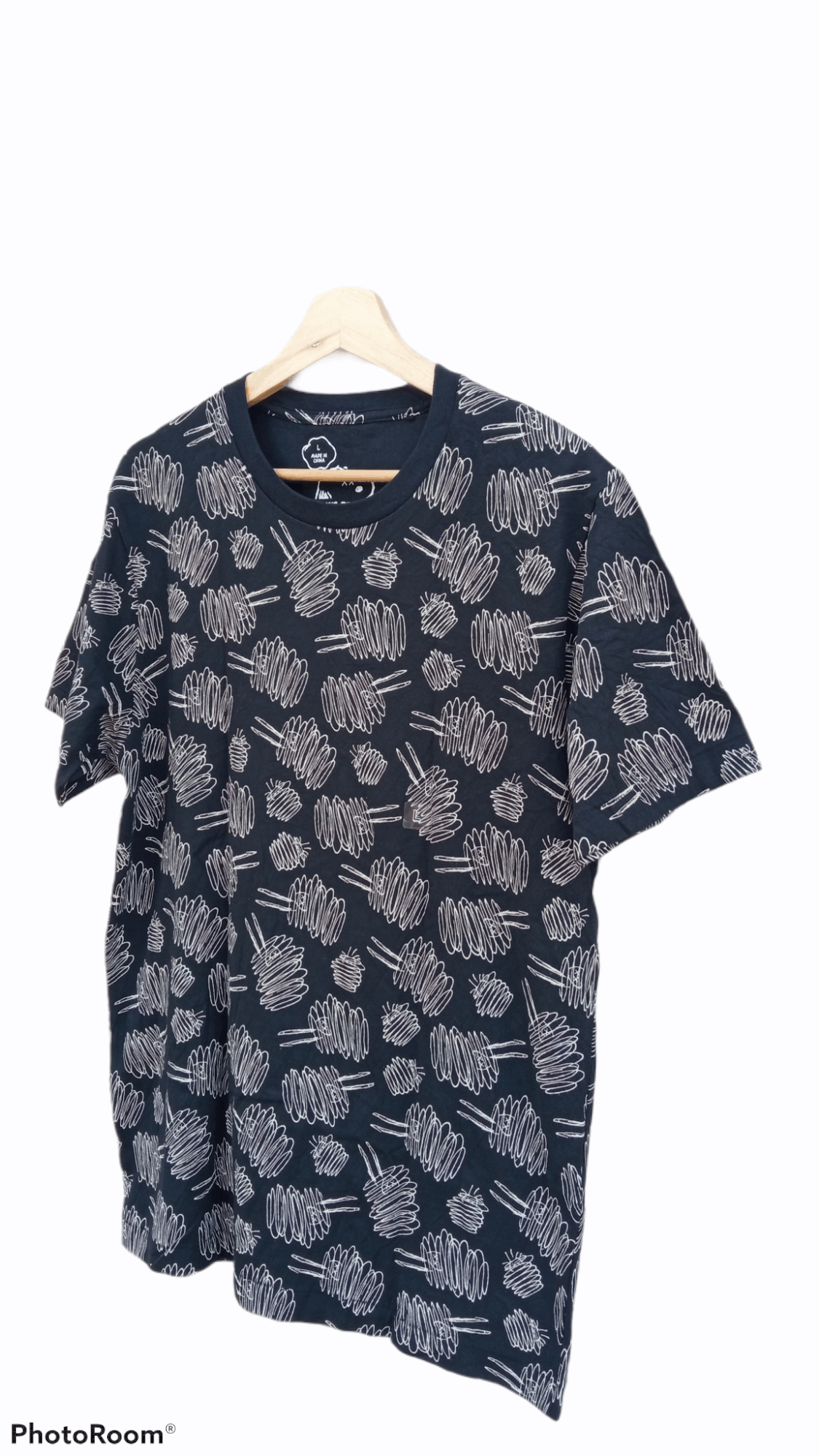 Japanese Brand × Kaws × Uniqlo 🔥🔥UT x Kaws x Peanuts All Over Fullprint T-Shirt Size US M / EU 48-50 / 2 - 3 Thumbnail