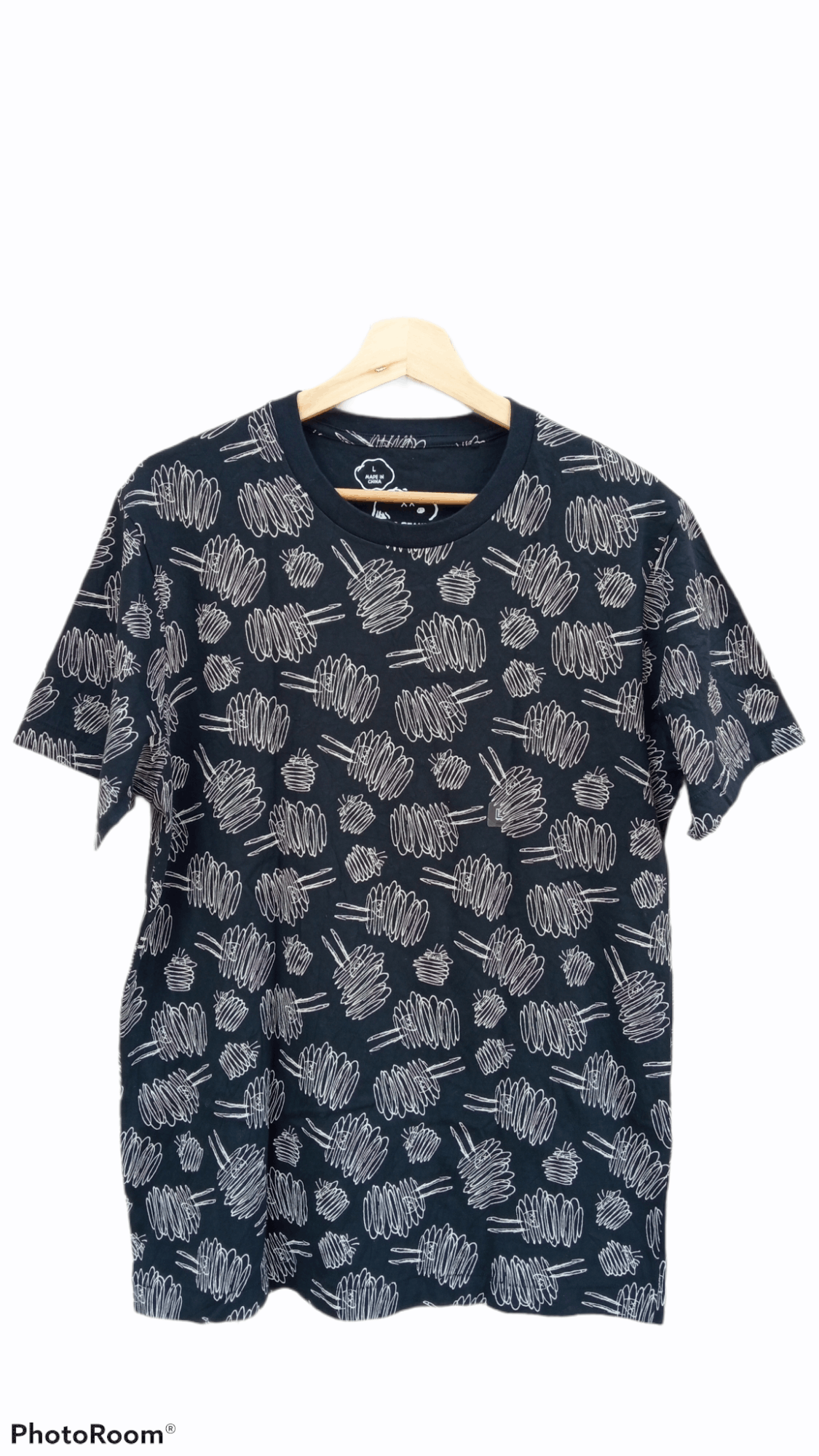 Japanese Brand × Kaws × Uniqlo 🔥🔥UT x Kaws x Peanuts All Over Fullprint T-Shirt Size US M / EU 48-50 / 2 - 1 Thumbnail