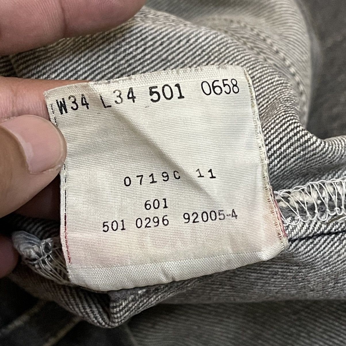 Levi's 90s Levi's 501 Distressed Black Denim W 33 L 31.5 Size US 33 - 18 Thumbnail