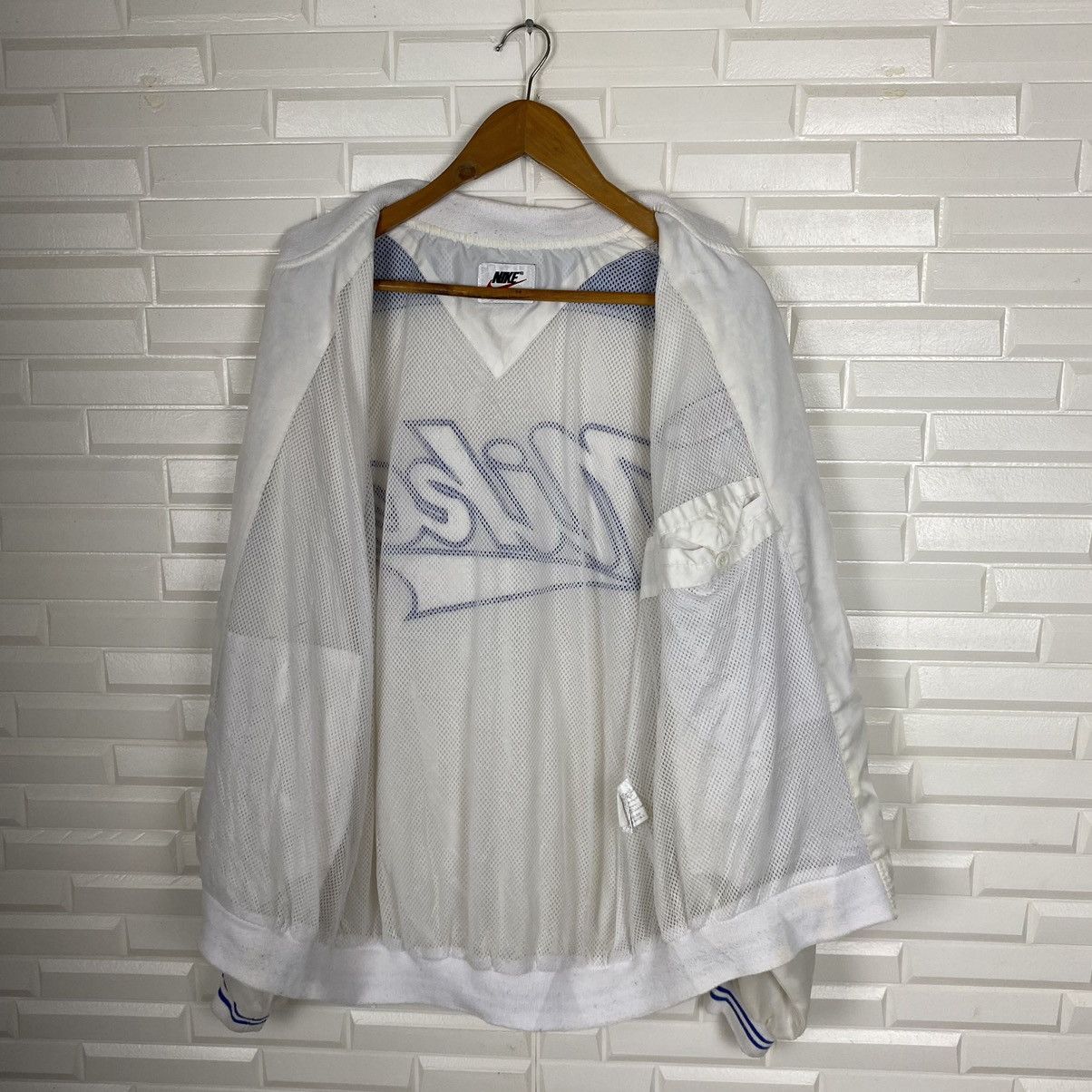 Nike VINTAGE NIKE NYLON VARSITY JACKET NICE DESIGN Size US L / EU 52-54 / 3 - 12 Thumbnail