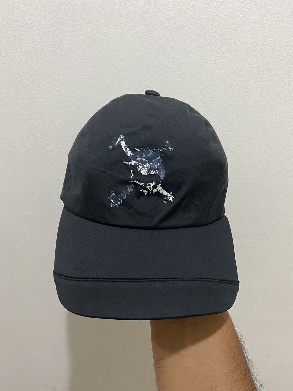 image of Oakley Waterproof Hat in Black, Men's