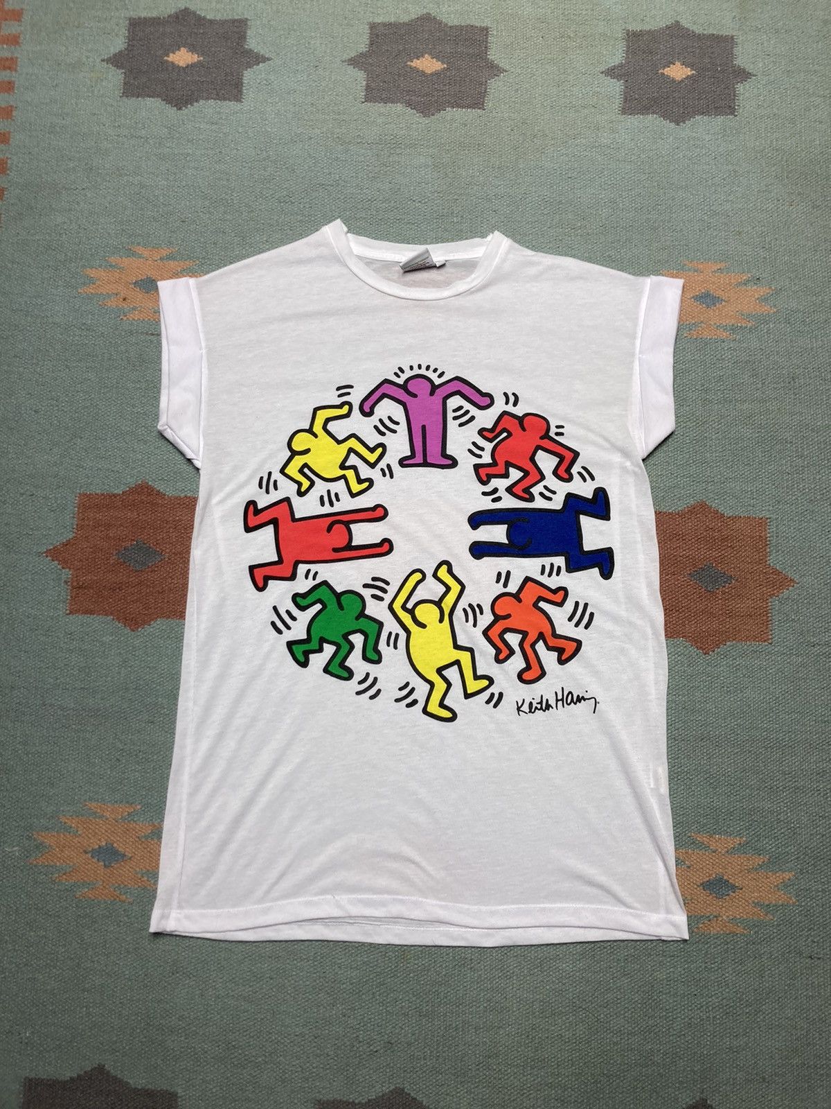 Tee Shirt Keith haring dancing people graphic t shirt women’s cut Med ...