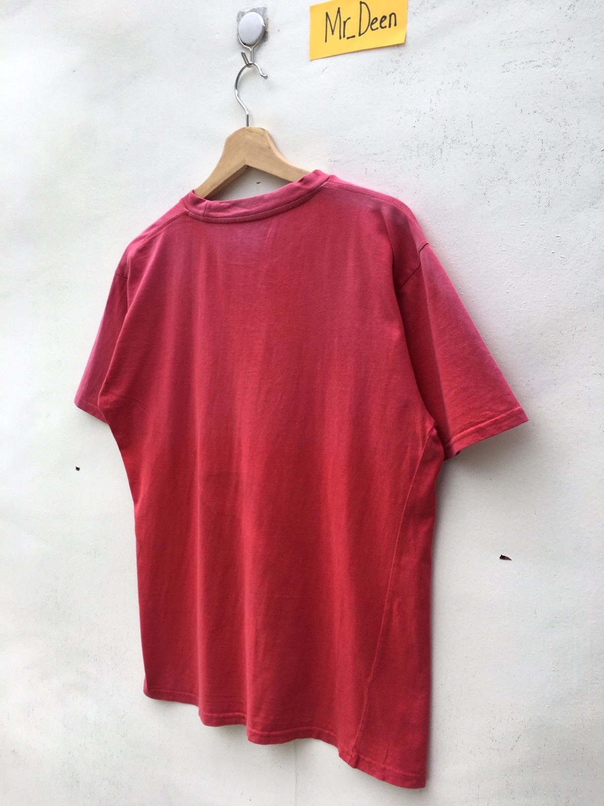 Nike Vintage Nike Swoosh Logo Center Print Tshirt Size US S / EU 44-46 / 1 - 13 Thumbnail