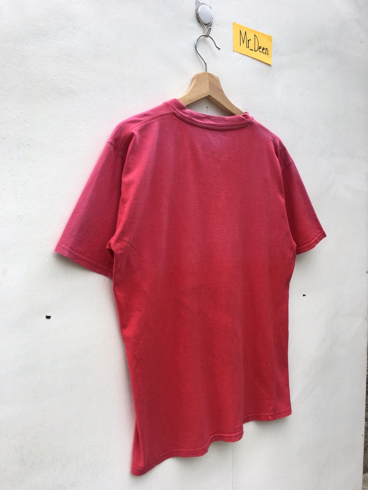Nike Vintage Nike Swoosh Logo Center Print Tshirt Size US S / EU 44-46 / 1 - 12 Thumbnail