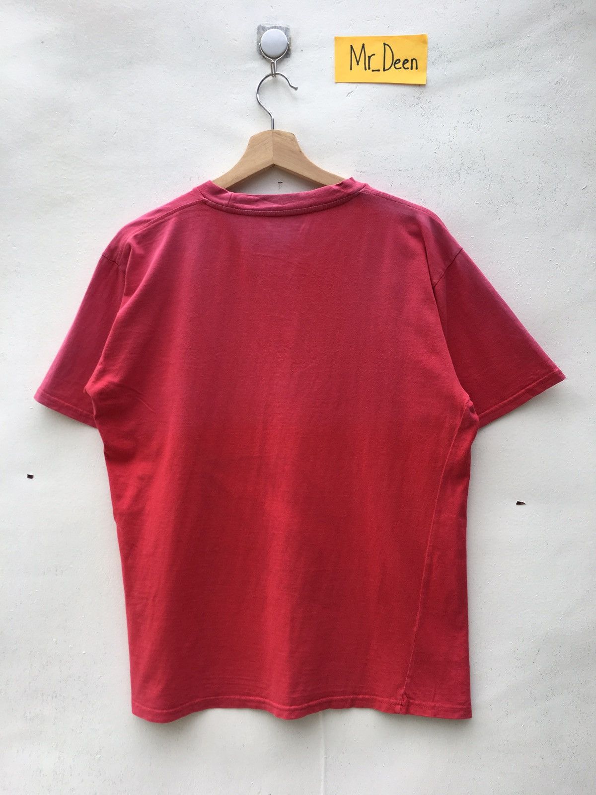 Nike Vintage Nike Swoosh Logo Center Print Tshirt Size US S / EU 44-46 / 1 - 11 Thumbnail
