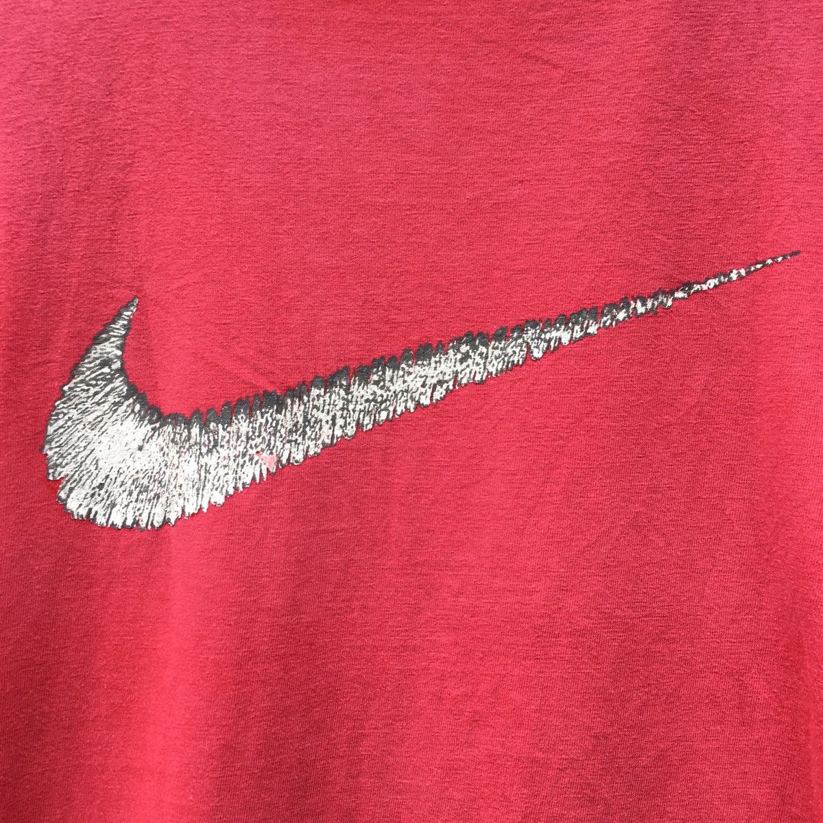 Nike Vintage Nike Swoosh Logo Center Print Tshirt Size US S / EU 44-46 / 1 - 7 Thumbnail