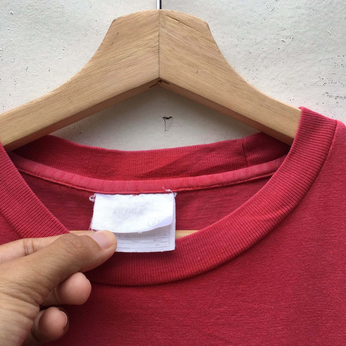 Nike Vintage Nike Swoosh Logo Center Print Tshirt Size US S / EU 44-46 / 1 - 8 Thumbnail